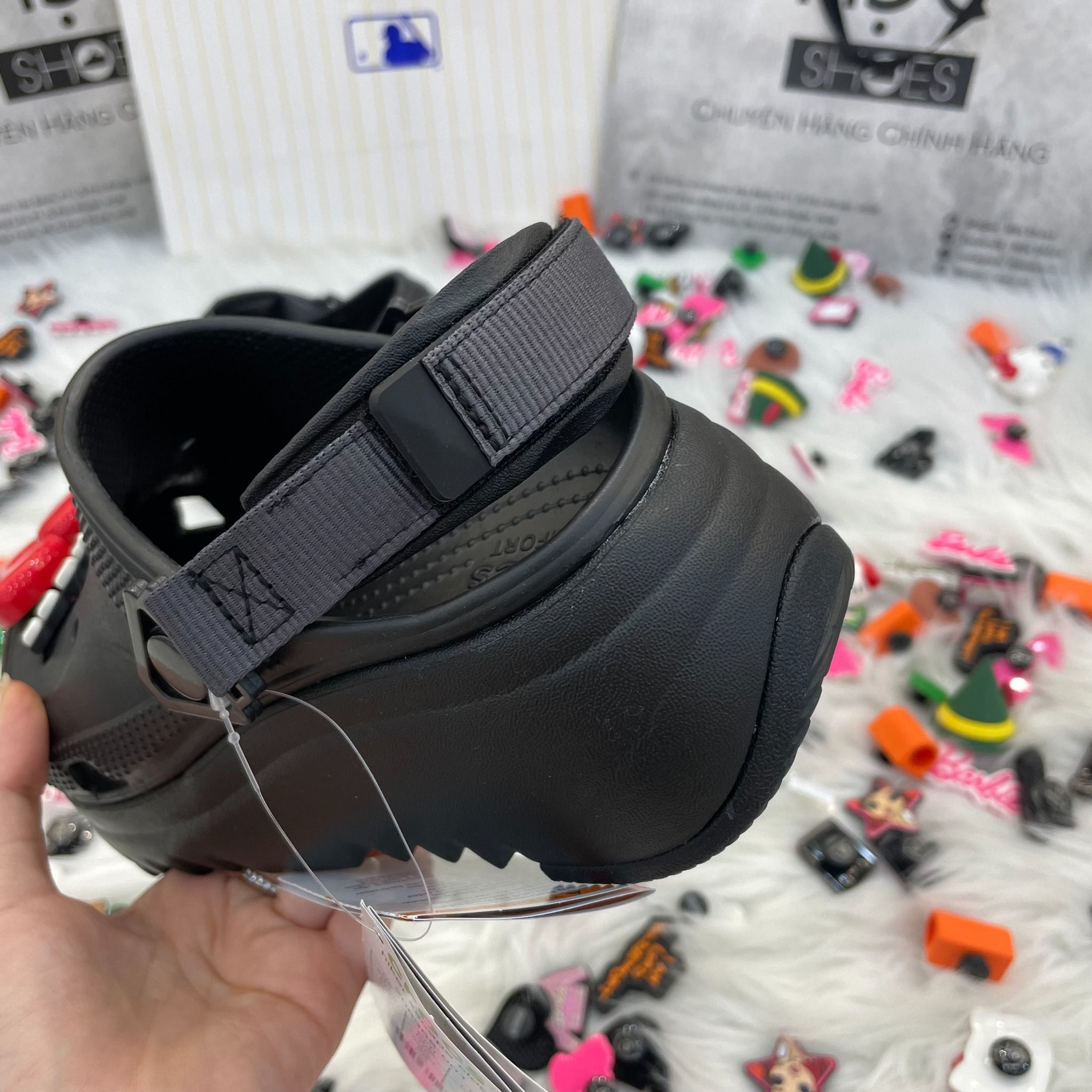 2105 - HÀNG CHÍNH HÃNG - GIÀY CLOG UNISEX CROCS HIKER 2.0 (ĐẾ GAI) CLASSIC - BLACK - CODE: 208365 - 001