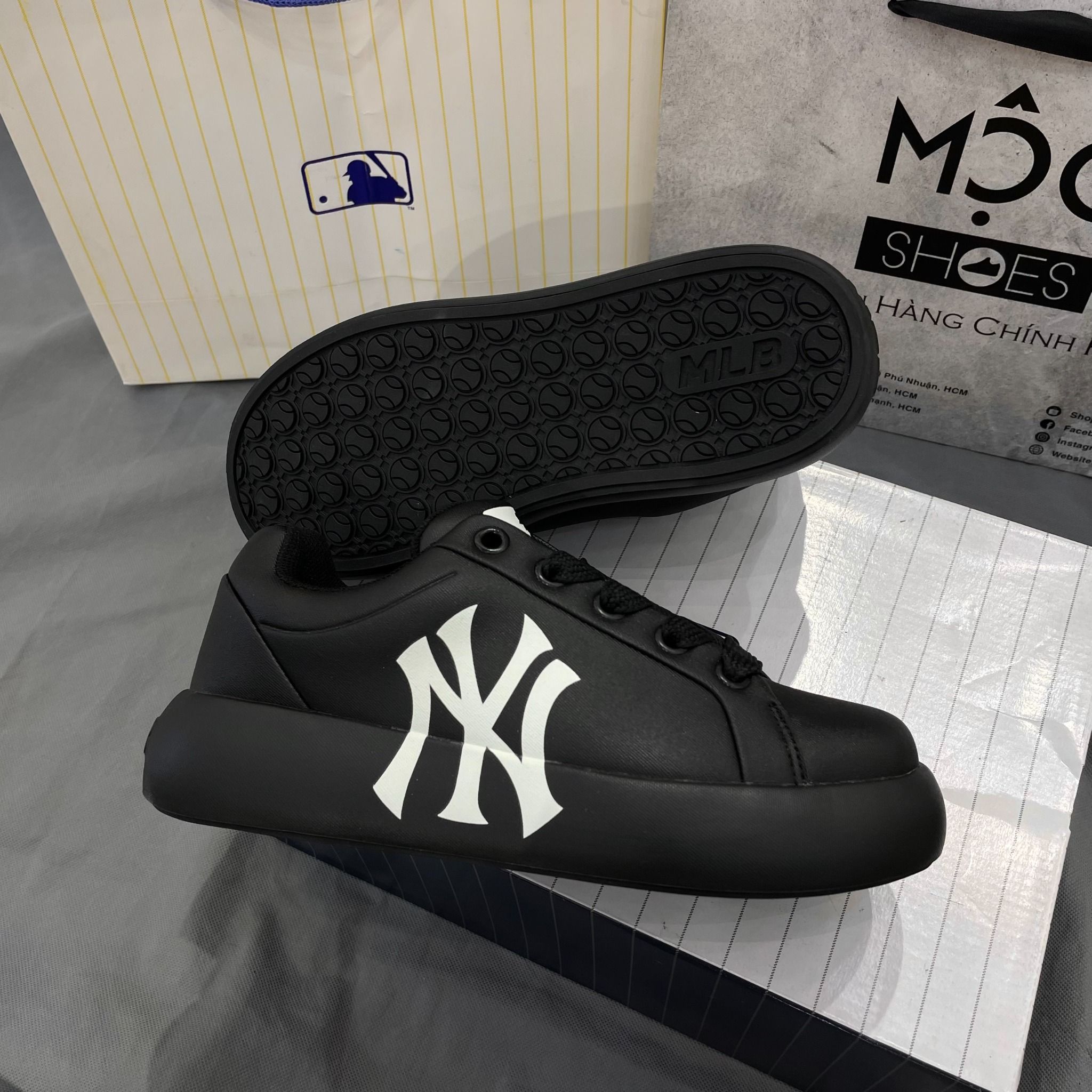 2137 - HÀNG CHÍNH HÃNG - GIÀY MLB CHUNKY CLASSIC BASE NEW YORK YANKEES - CODE: 3ASXCCB4N