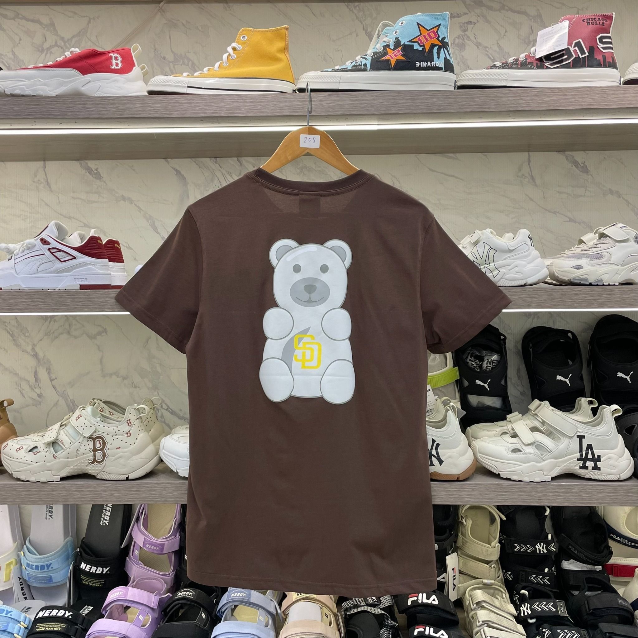 2147 - HÀNG CHÍNH HÃNG - ÁO THUN NEW ERA - SAN DIEGO PADRES BEAR WALNUT REGULAR SHORT SLEEVE - BROWN - CODE: 14148886