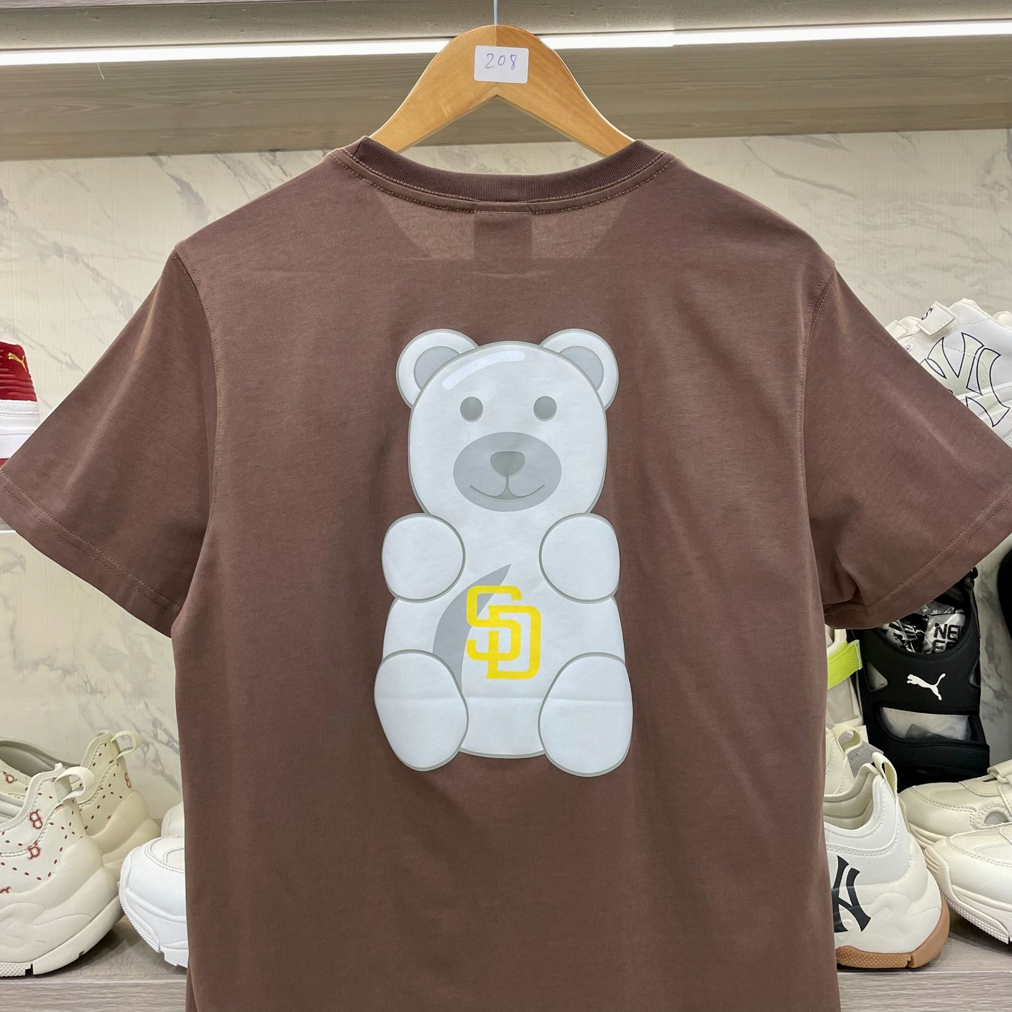 2147 - HÀNG CHÍNH HÃNG - ÁO THUN NEW ERA - SAN DIEGO PADRES BEAR WALNUT REGULAR SHORT SLEEVE - BROWN - CODE: 14148886