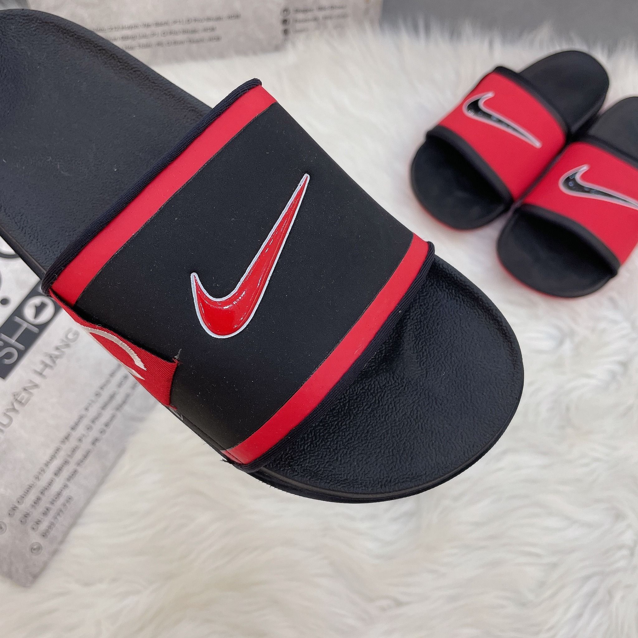 2175 - HÀNG CHÍNH HÃNG - DÉP NIKE - OFF COURT - QUAI ĐEN SWOOSH ĐỎ
