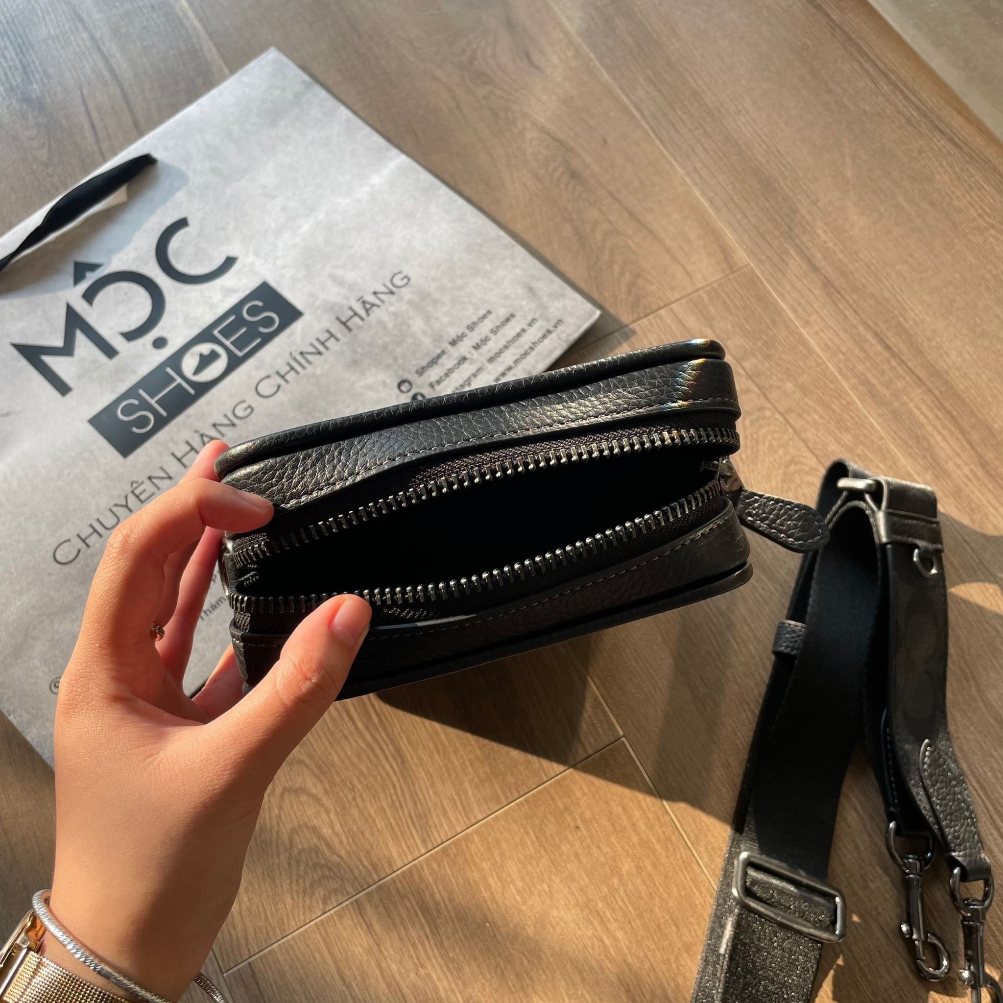 2179 - HÀNG CHÍNH HÃNG - TÚI ĐEO CHÉO COACH CROSSBODY IN SIGNATURE (MÀU ĐEN XÁM)