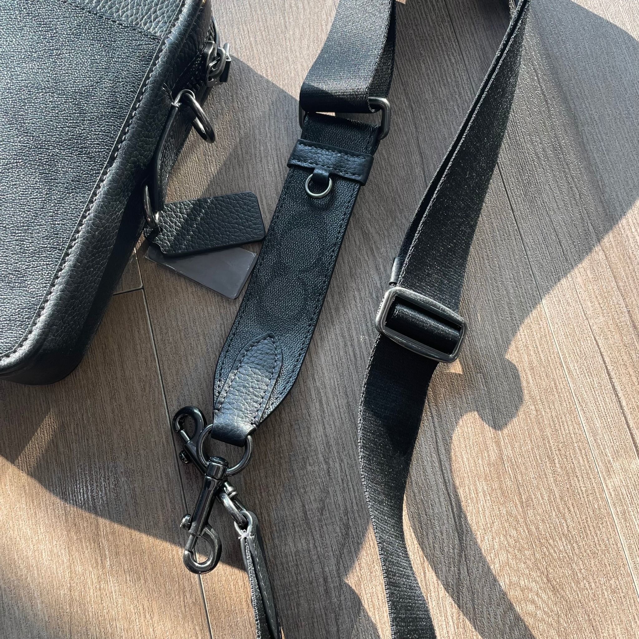2179 - HÀNG CHÍNH HÃNG - TÚI ĐEO CHÉO COACH CROSSBODY IN SIGNATURE (MÀU ĐEN XÁM)