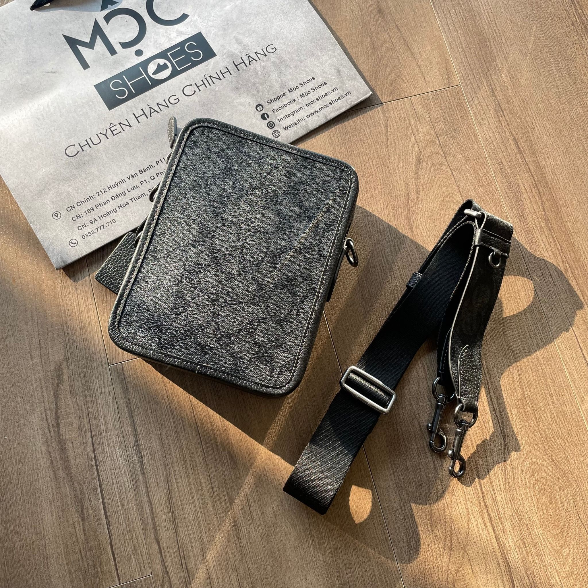 2179 - HÀNG CHÍNH HÃNG - TÚI ĐEO CHÉO COACH CROSSBODY IN SIGNATURE (MÀU ĐEN XÁM)