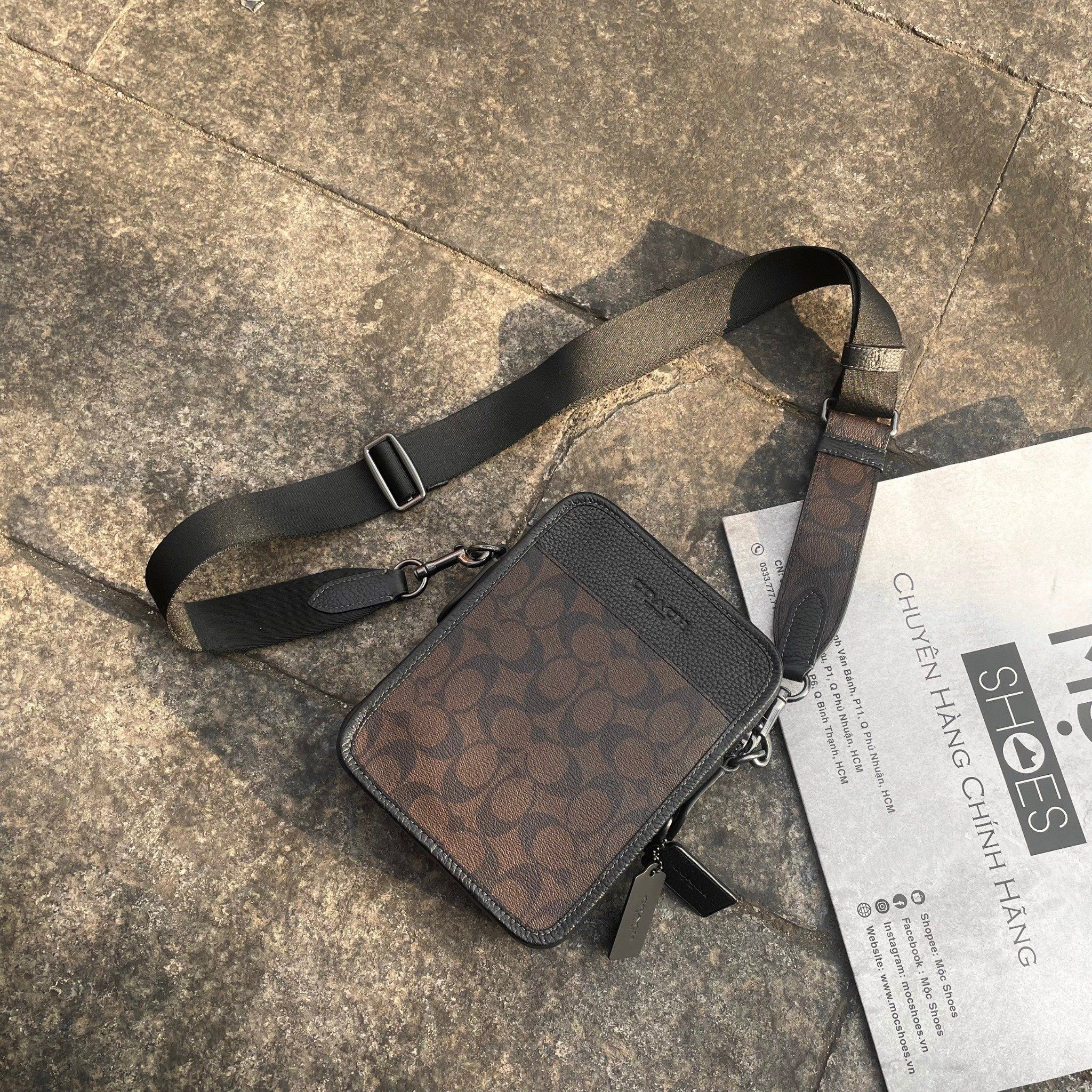 2187 - HÀNG CHÍNH HÃNG - TÚI ĐEO CHÉO COACH CROSSBODY IN SIGNATURE (MÀU ĐEN XÁM)