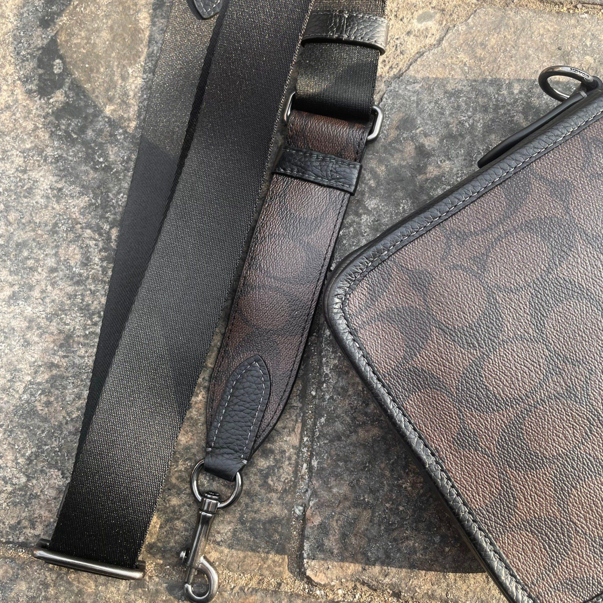 2187 - HÀNG CHÍNH HÃNG - TÚI ĐEO CHÉO COACH CROSSBODY IN SIGNATURE (MÀU ĐEN XÁM)