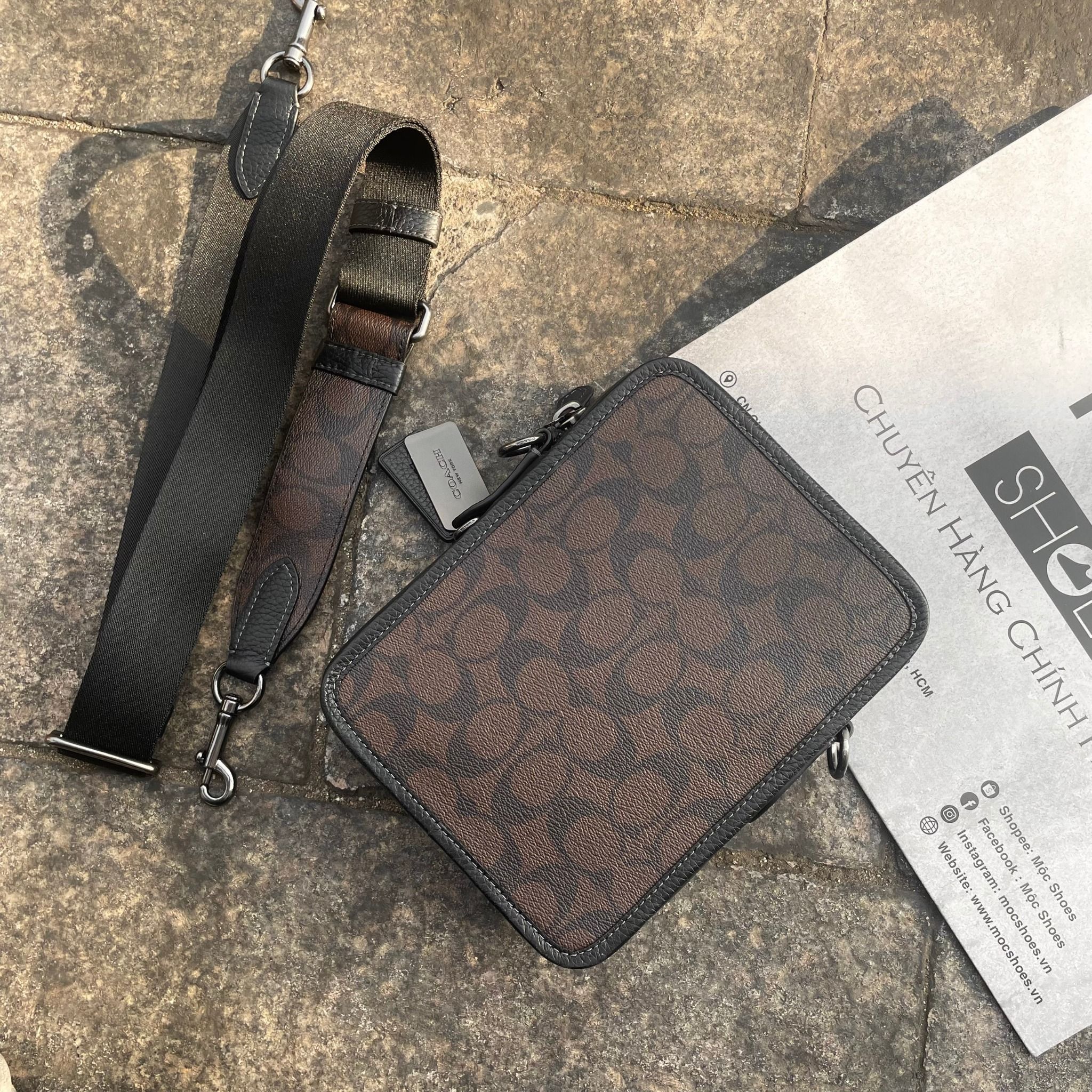 2187 - HÀNG CHÍNH HÃNG - TÚI ĐEO CHÉO COACH CROSSBODY IN SIGNATURE (MÀU ĐEN XÁM)