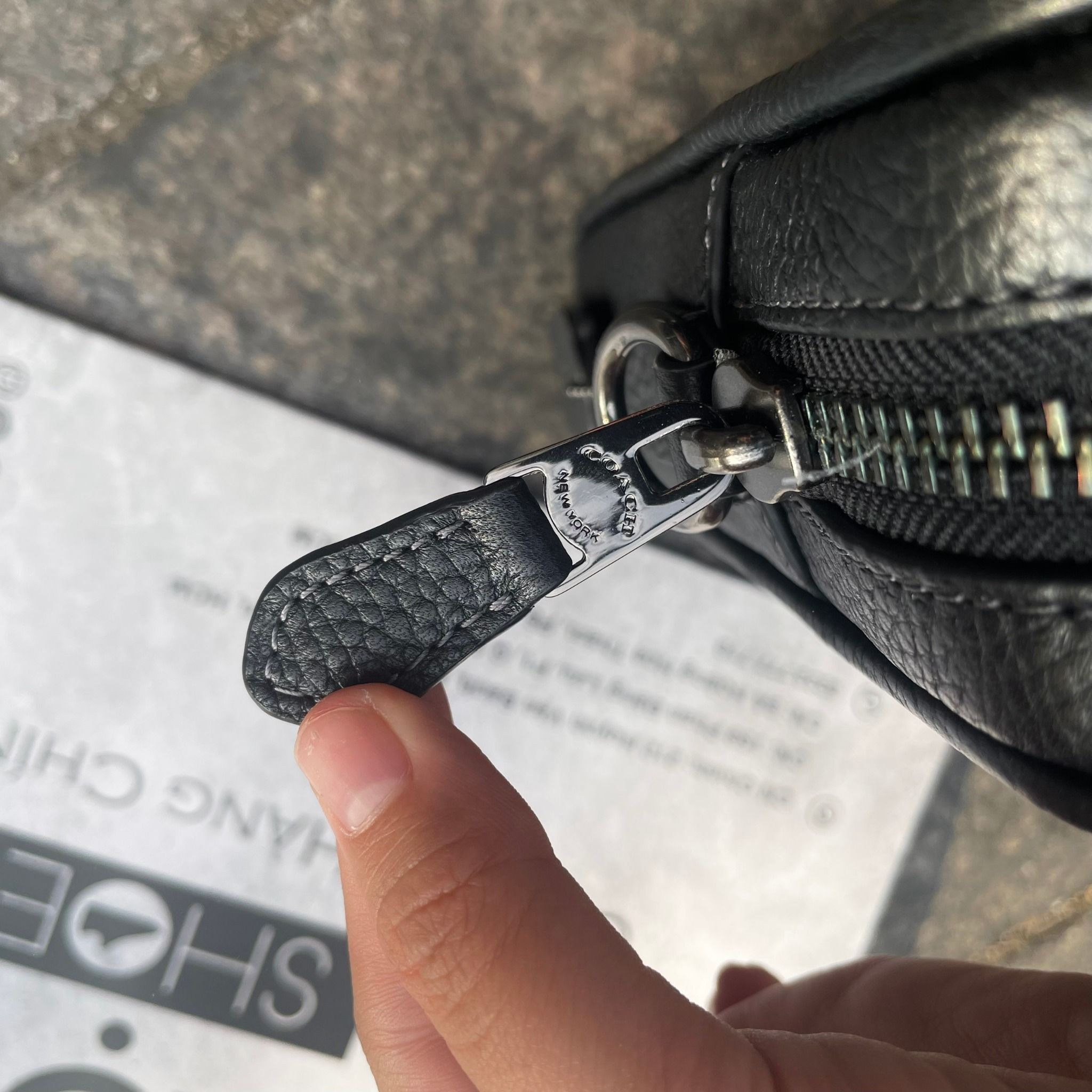 2187 - HÀNG CHÍNH HÃNG - TÚI ĐEO CHÉO COACH CROSSBODY IN SIGNATURE (MÀU ĐEN XÁM)