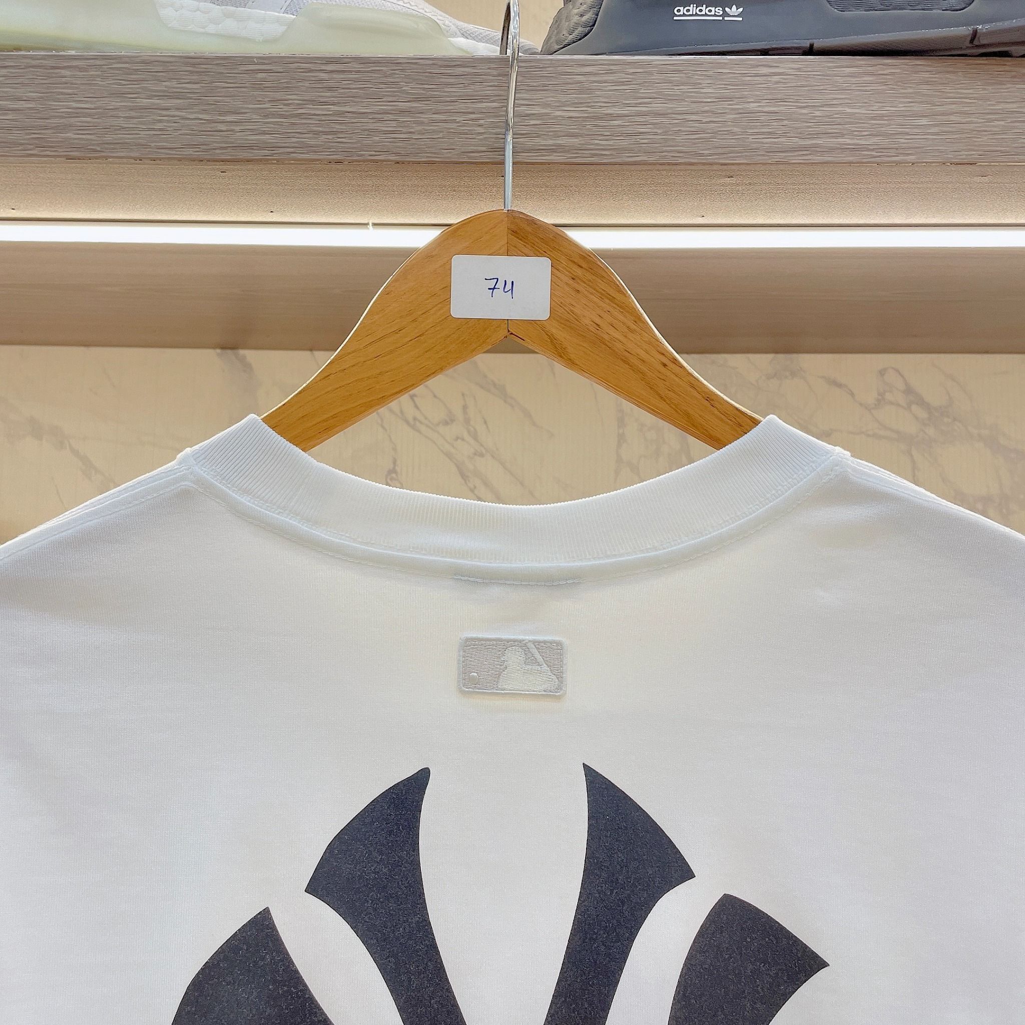 2201 - HÀNG CHÍNH HÃNG - ÁO THUN MLB - NY BIG LOGO - WHITE - CODE: 3ATSB1843-50WHS