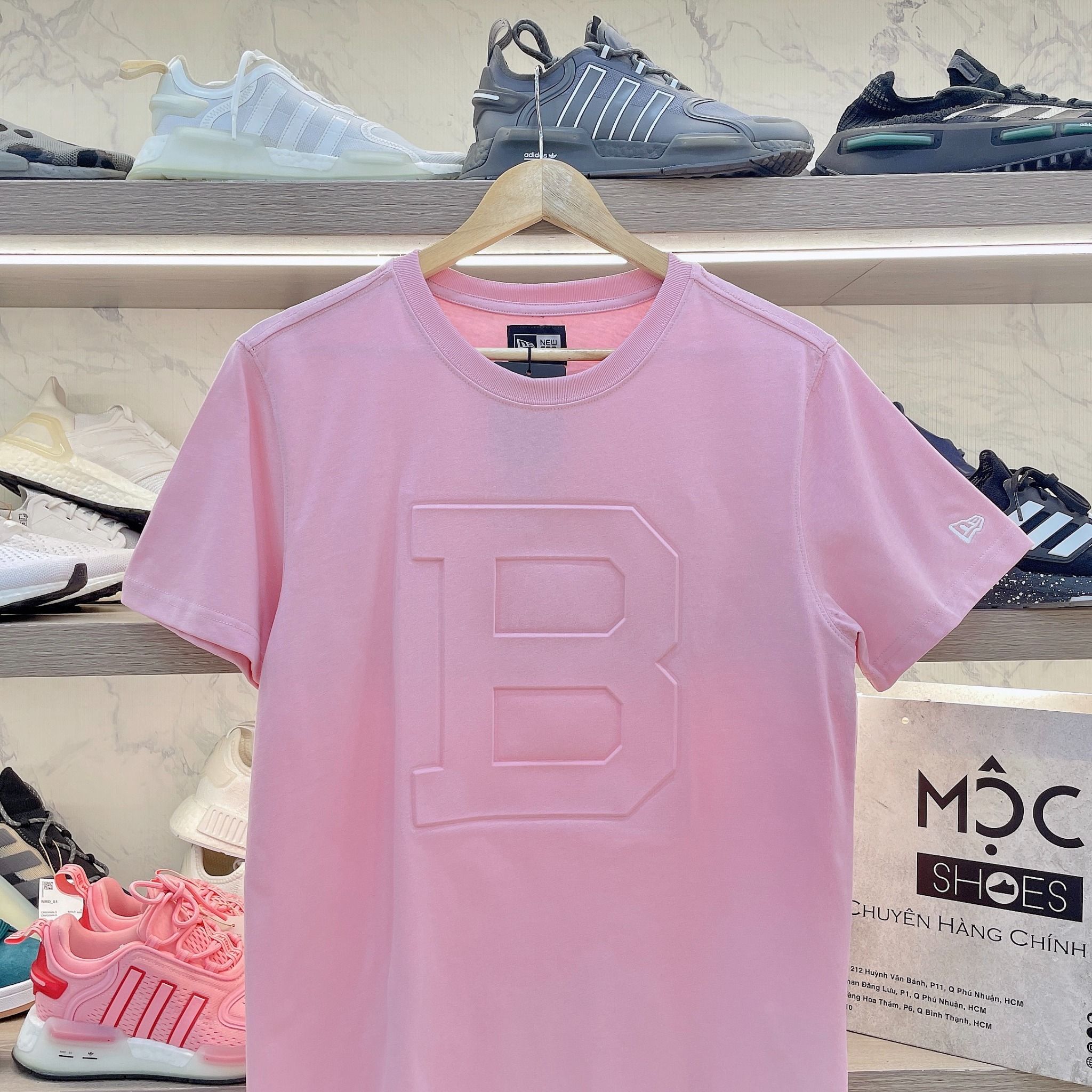  2200 - HÀNG CHÍNH HÃNG - ÁO NEW ERA - BOSTON - LOGO IN NỔI - PINK - CODE: 14187350 