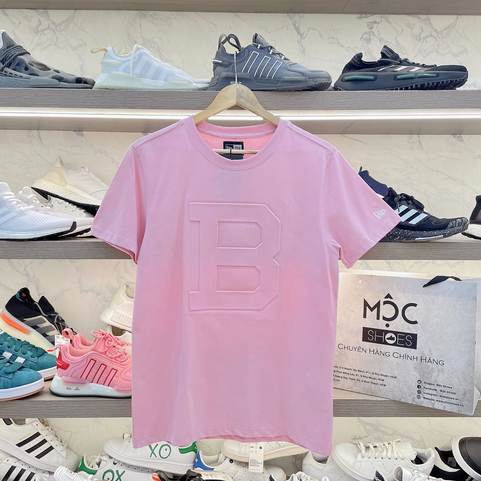  2200 - HÀNG CHÍNH HÃNG - ÁO NEW ERA - BOSTON - LOGO IN NỔI - PINK - CODE: 14187350 