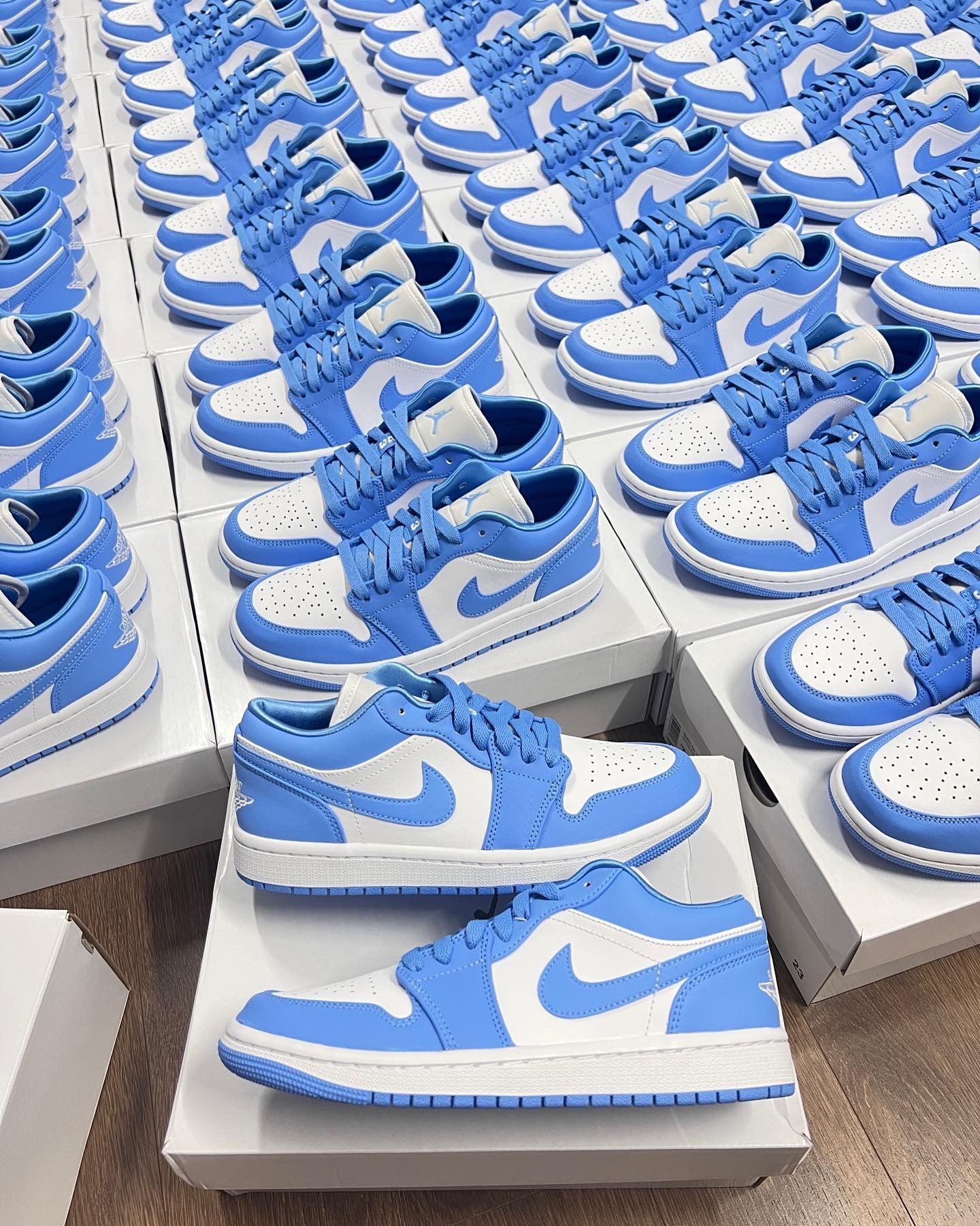 2209 - HÀNG CHÍNH HÃNG - GIÀY NIKE AIR JORDAN 1 LOW UNC - CODE: AO9944-441