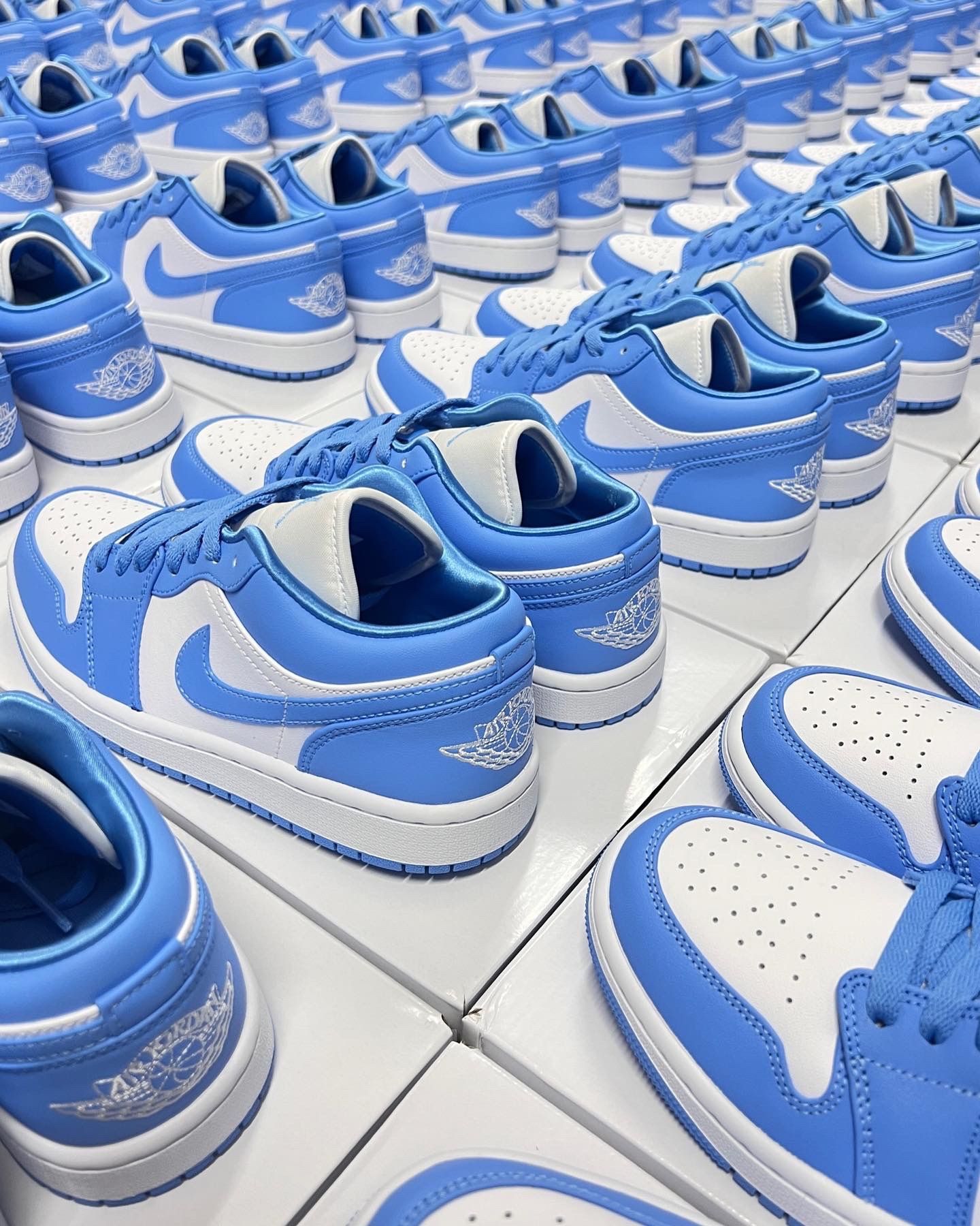 2209 - HÀNG CHÍNH HÃNG - GIÀY NIKE AIR JORDAN 1 LOW UNC - CODE: AO9944-441