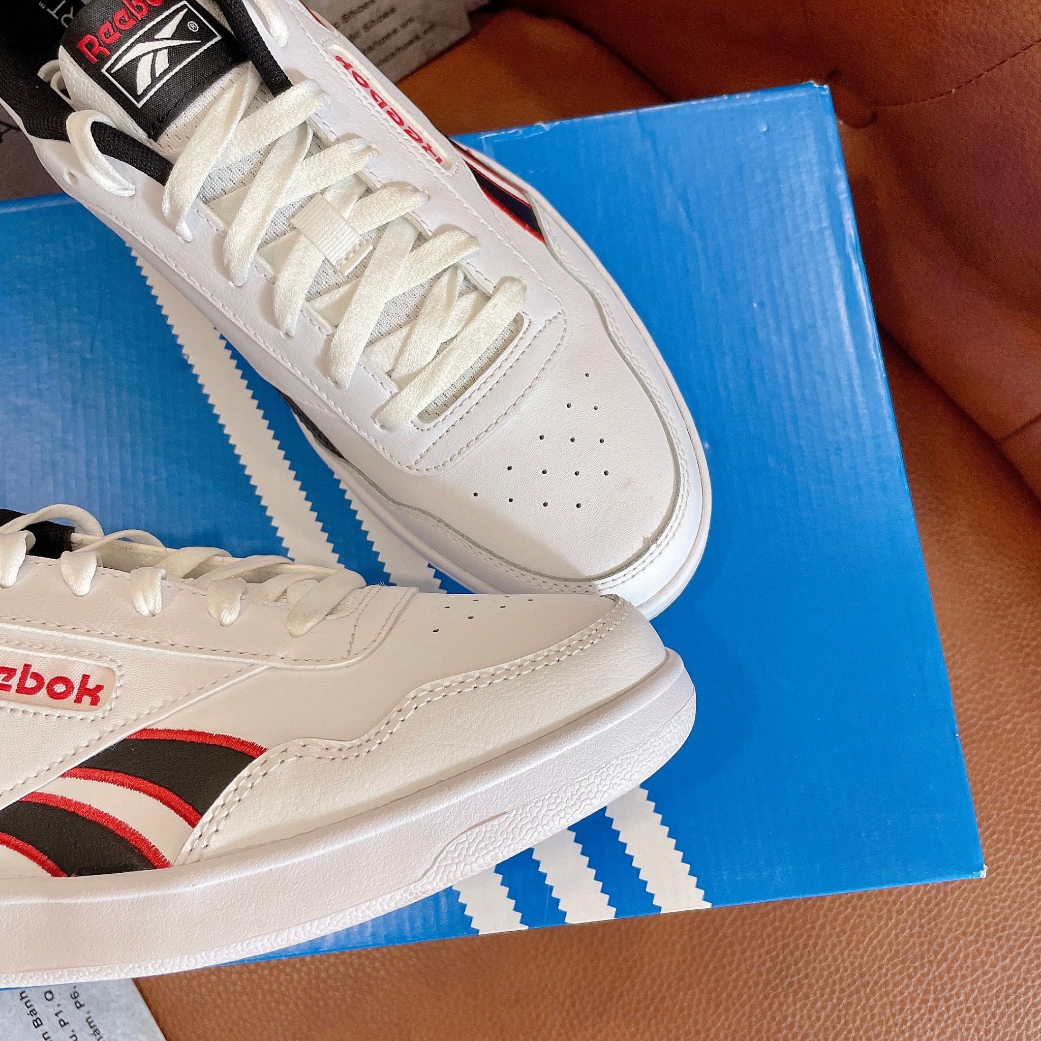 2218 - HÀNG CHÍNH HÃNG - GIÀY REEBOK - ĐẾ BẰNG - (6197) Trắng Swoosh Navy *Viền Đỏ*
