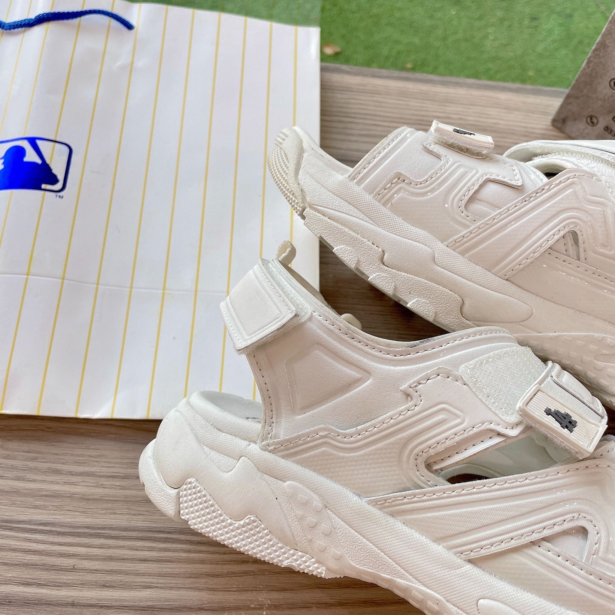 2197 - HÀNG CHÍNH HÃNG - GIÀY SANDAL MLB CHUNKY LA DODGERS - WHITE - CODE: 3ASDRNS43-07WHS