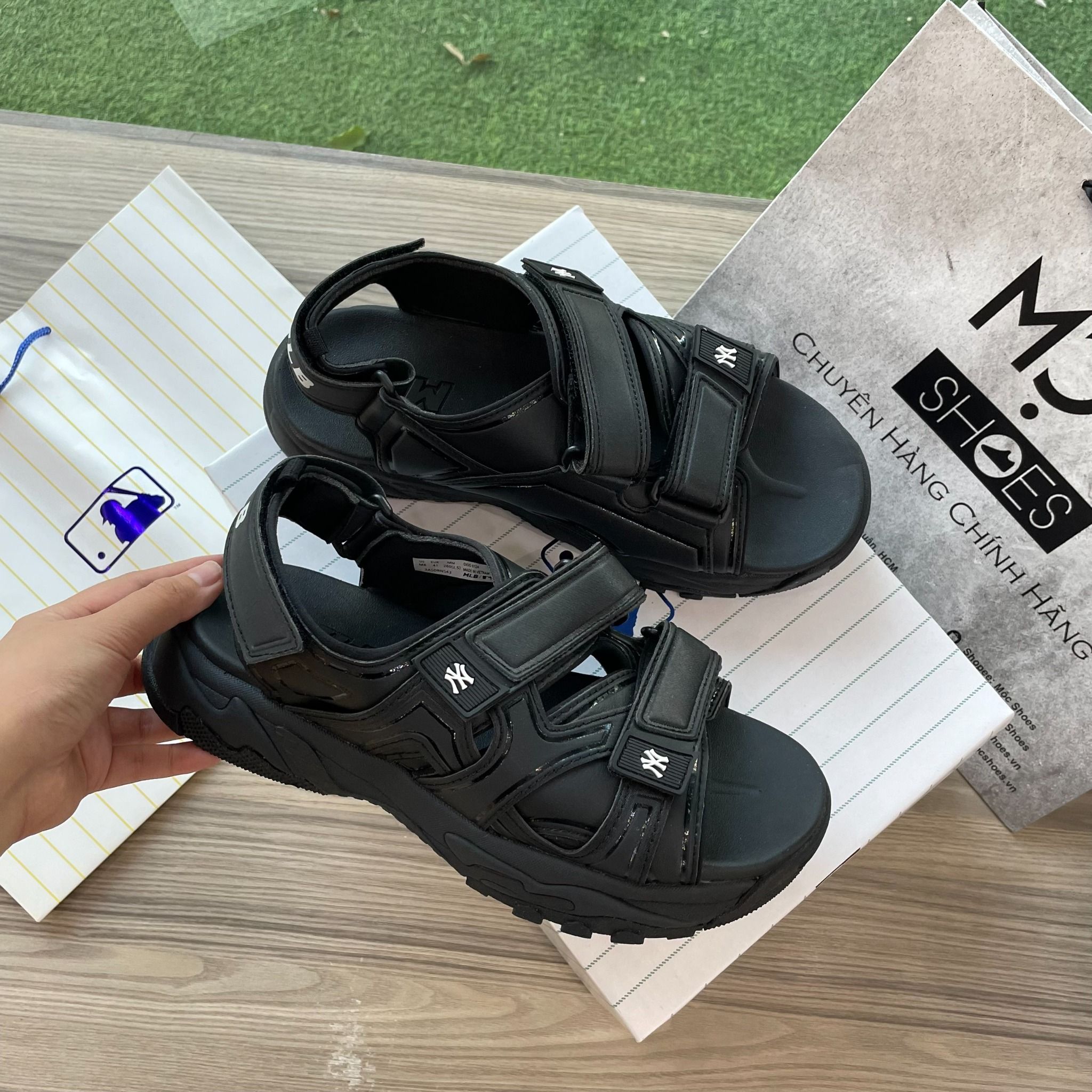 2195 - HÀNG CHÍNH HÃNG - GIÀY SANDAL MLB CHUNKY NEW YORK YANKEES - BLACK - CODE: 3ASDRNS43-50BKS