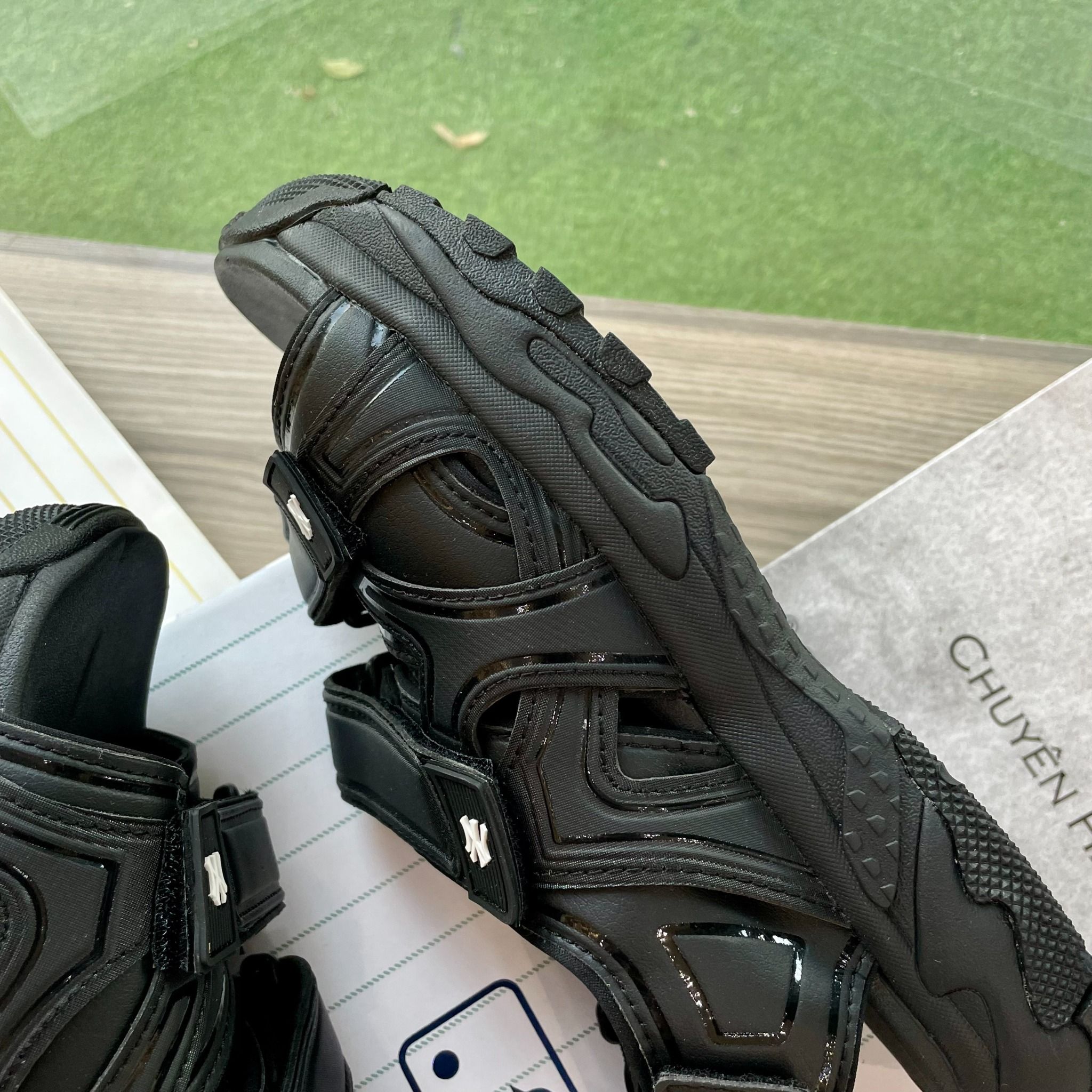 2195 - HÀNG CHÍNH HÃNG - GIÀY SANDAL MLB CHUNKY NEW YORK YANKEES - BLACK - CODE: 3ASDRNS43-50BKS