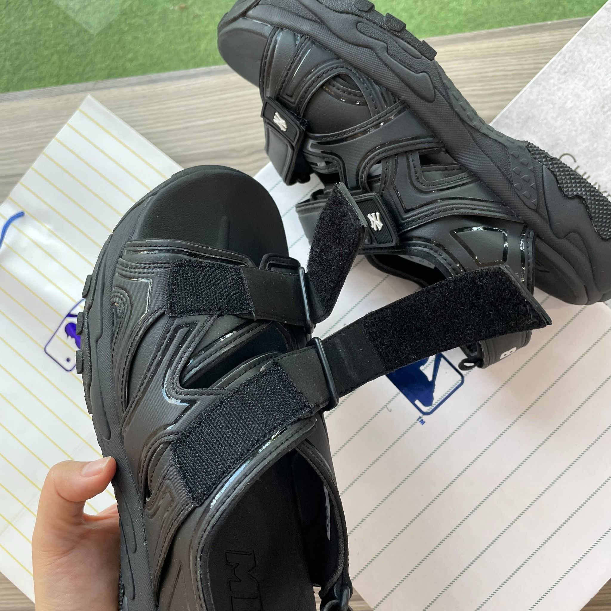 2195 - HÀNG CHÍNH HÃNG - GIÀY SANDAL MLB CHUNKY NEW YORK YANKEES - BLACK - CODE: 3ASDRNS43-50BKS