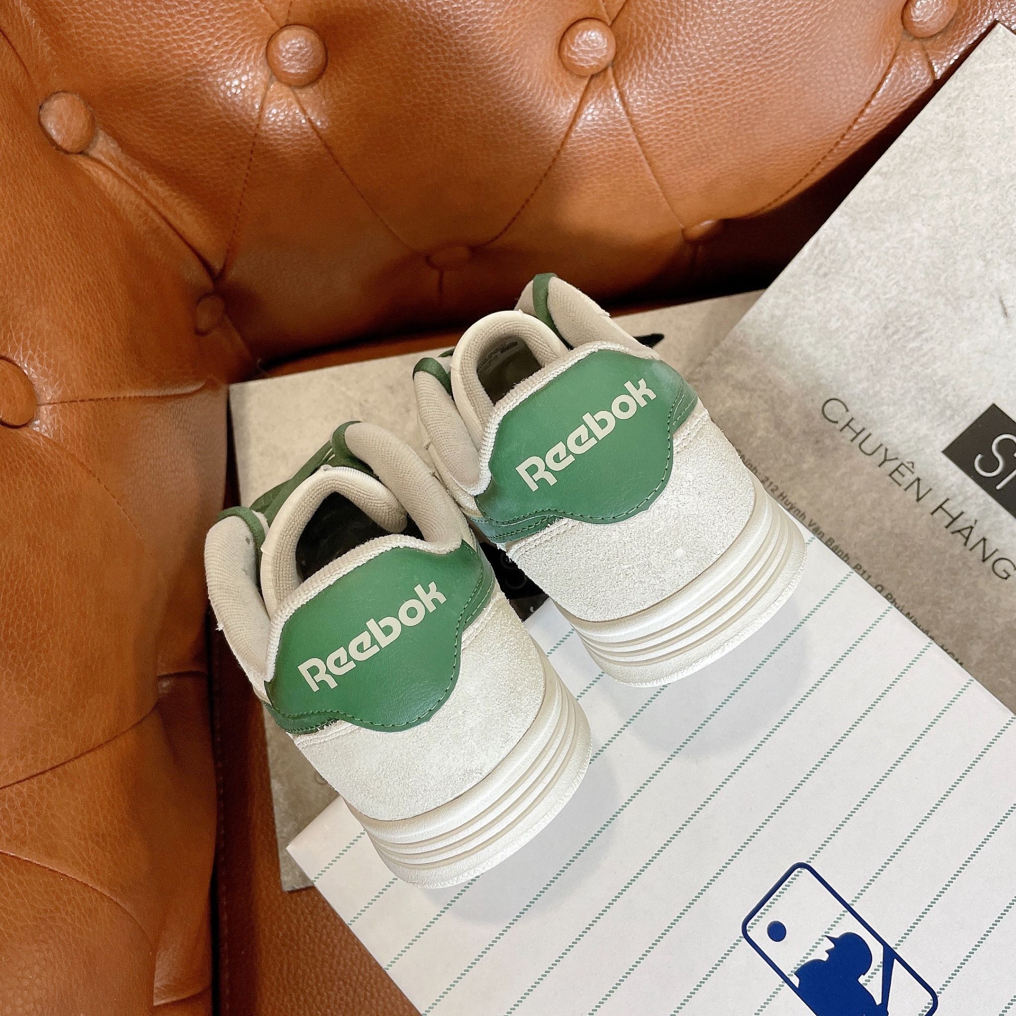 2229 - HÀNG CHÍNH HÃNG - GIÀY REEBOK - ĐẾ BẰNG - XÁM - *LOGO GREEN - DA LỘN*