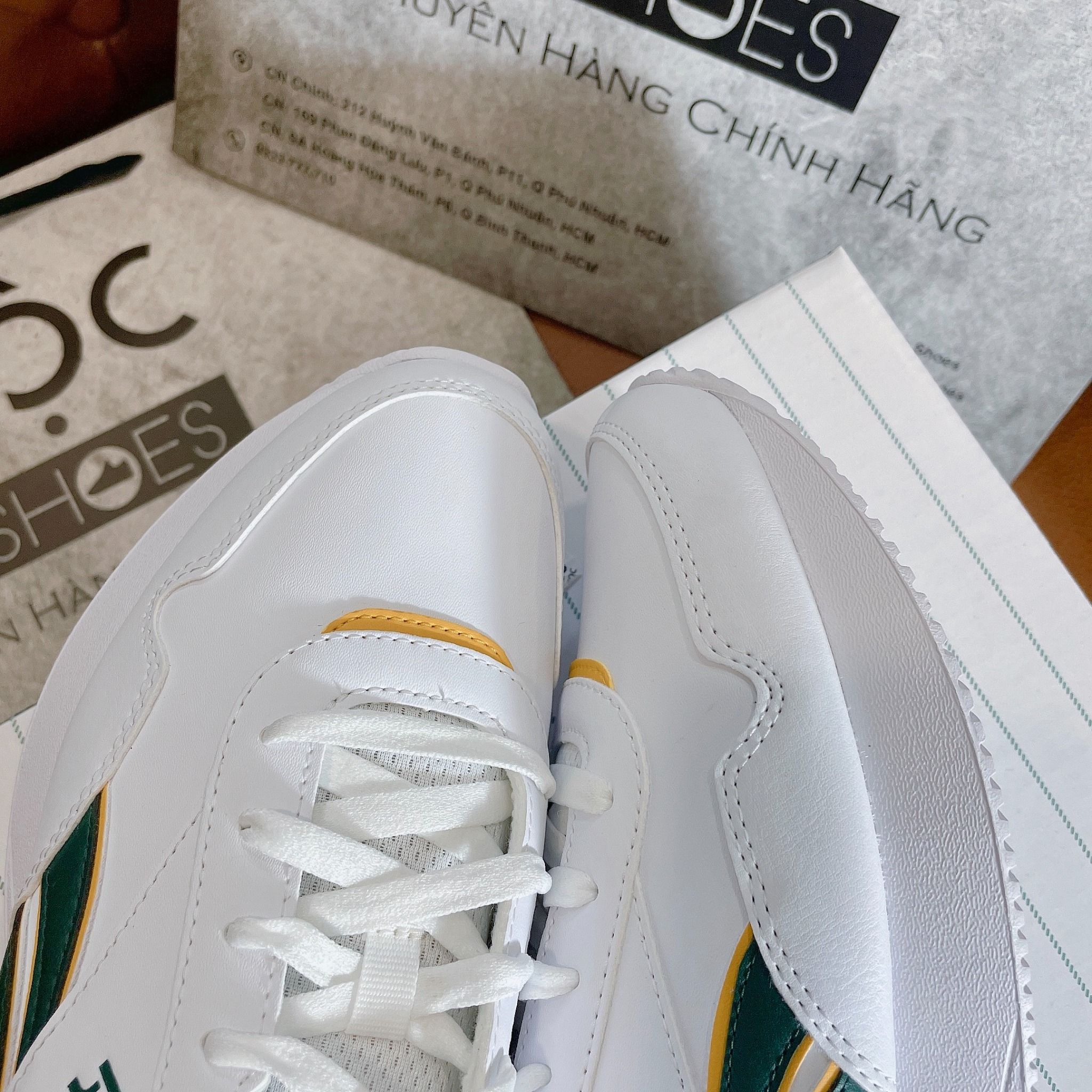 2230 - HÀNG CHÍNH HÃNG - GIÀY REEBOK V2 - (6206) Trắng Logo xanh Lá *Viền Vàng*