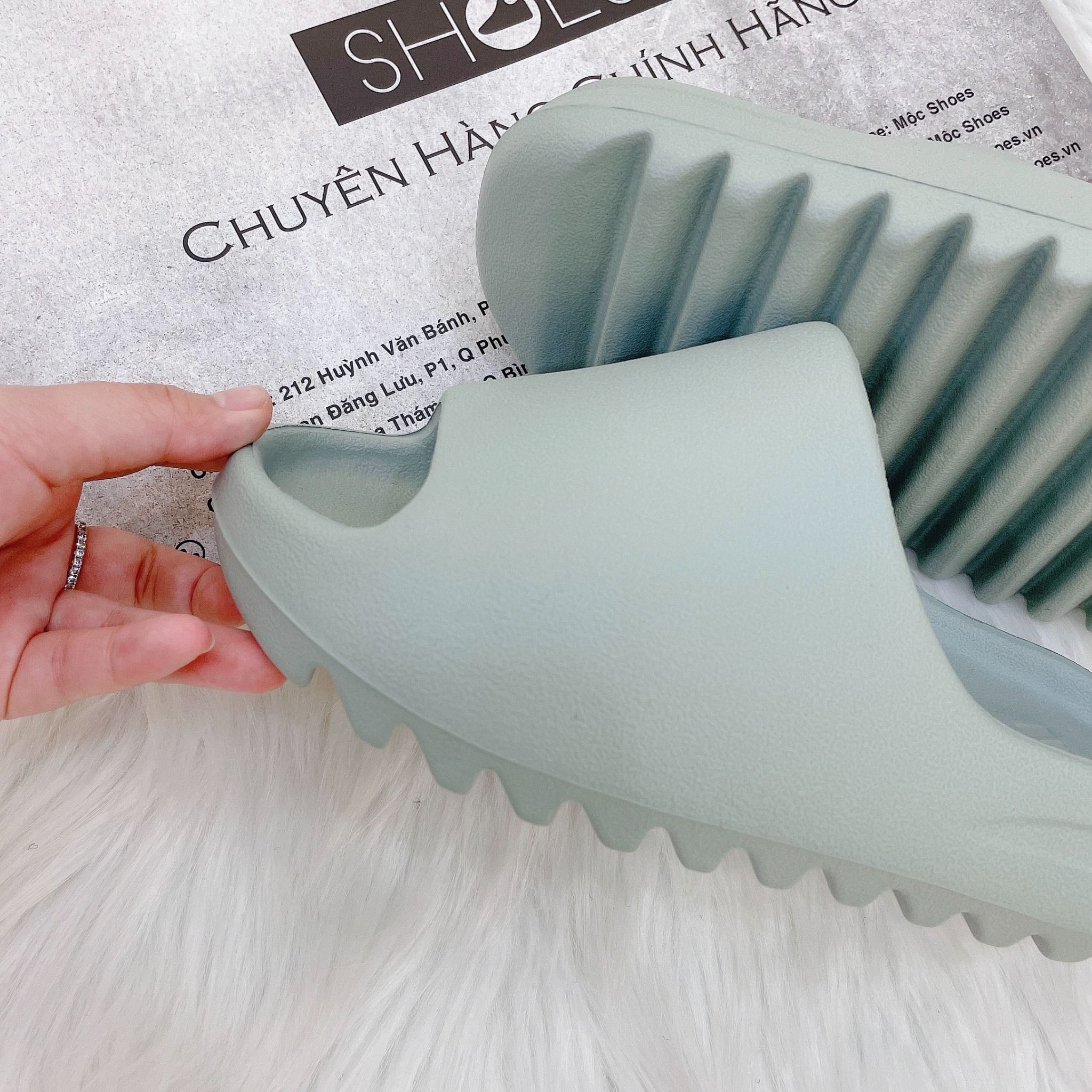 2210 - HÀNG CHÍNH HÃNG - DÉP YEEZY SLIDE SALT - CODE: ID5480