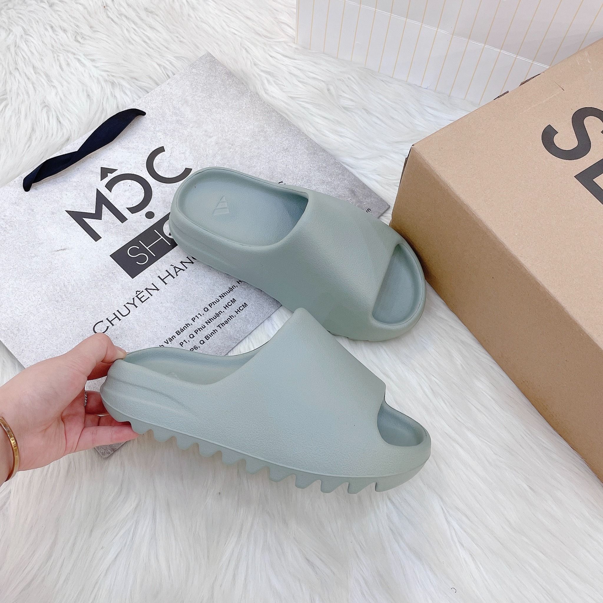 2210 - HÀNG CHÍNH HÃNG - DÉP YEEZY SLIDE SALT - CODE: ID5480
