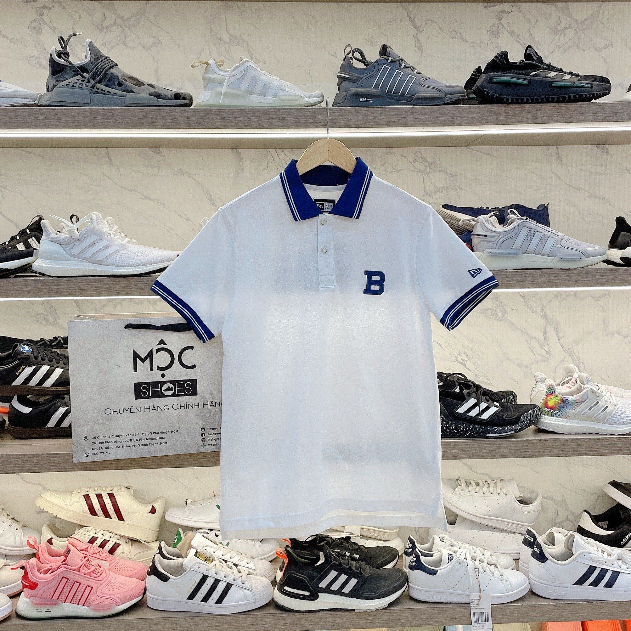 2244 - HÀNG CHÍNH HÃNG - ÁO THUN POLO NEW ERA - LOGO B THÊU XANH - TRẮNG
