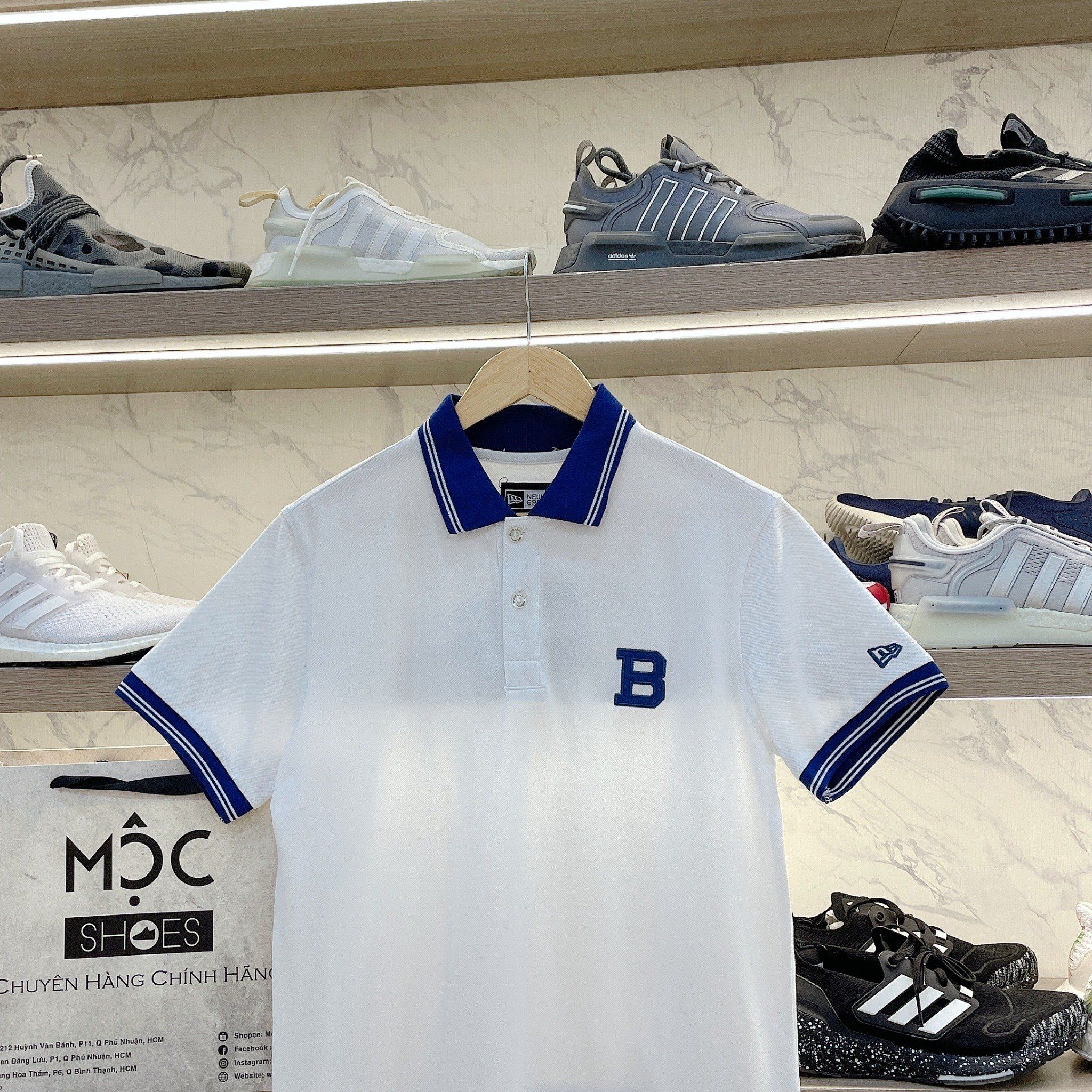 2244 - HÀNG CHÍNH HÃNG - ÁO THUN POLO NEW ERA - LOGO B THÊU XANH - TRẮNG