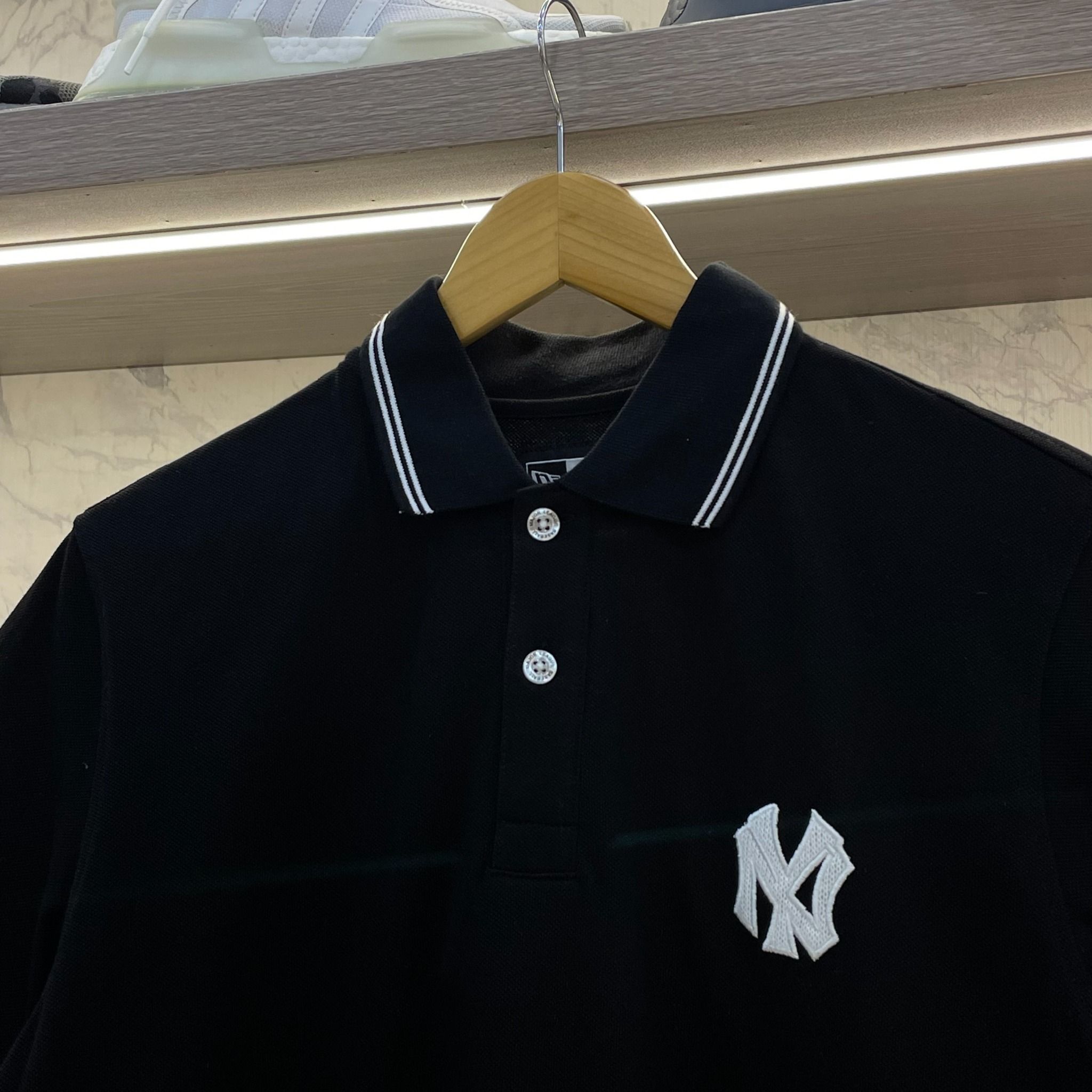  2243 - HÀNG CHÍNH HÃNG - Áo Polo New Era - Logo NY xám thêu - Đen 