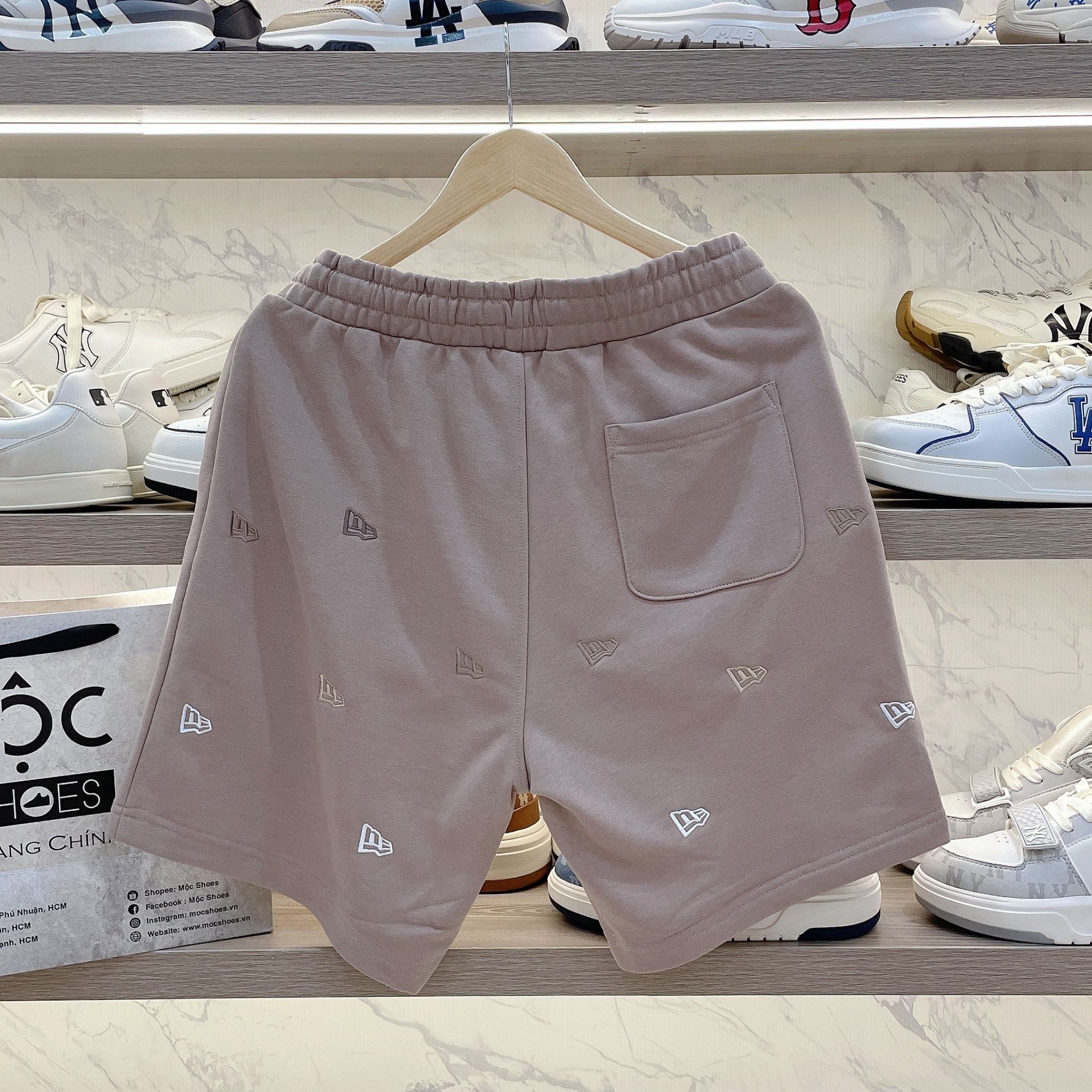 2267 - HÀNG CHÍNH HÃNG - QUẦN SHORT NEW ERA - NHIỀU LOGO NE - NÂU - CODE: 14187408