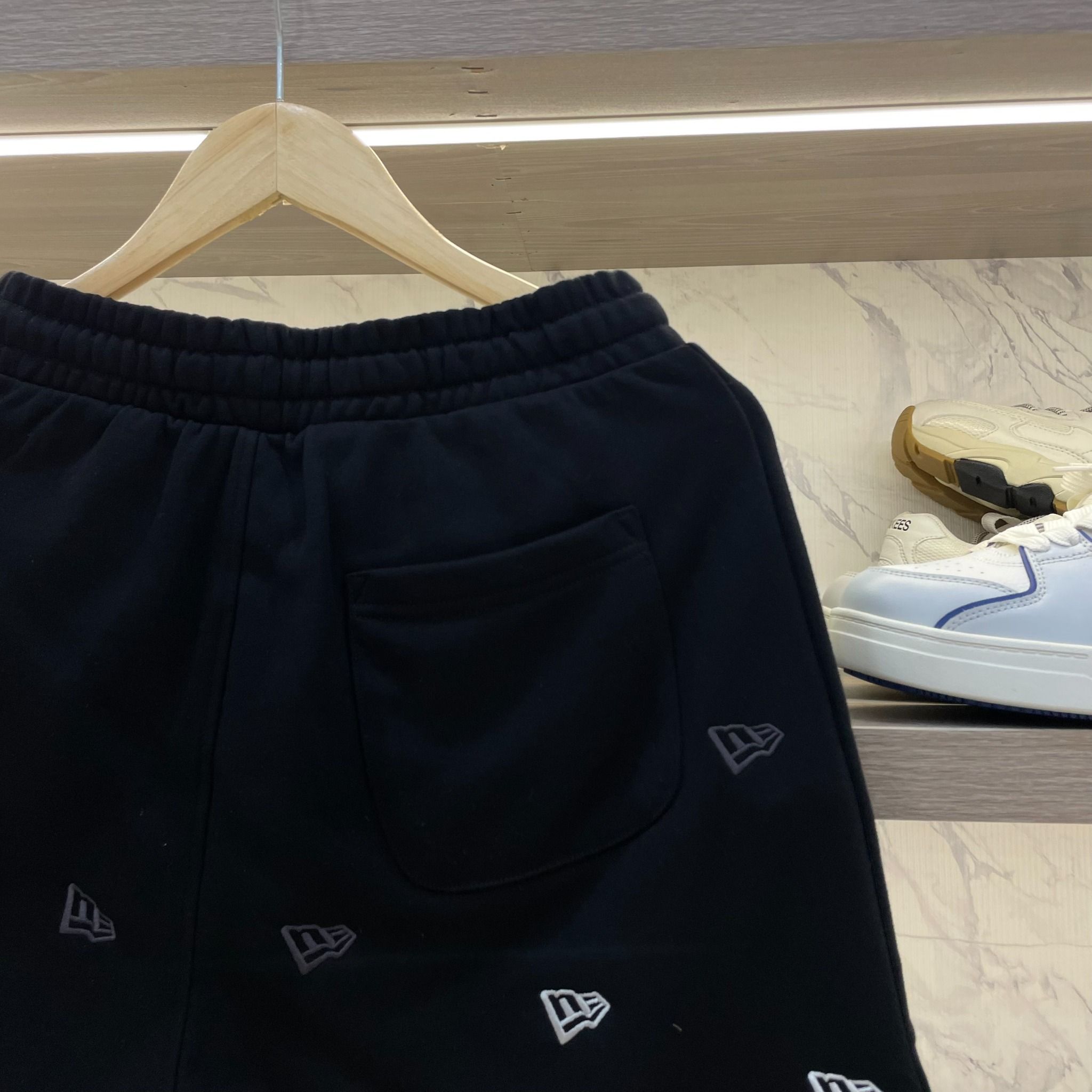 2266 - HÀNG CHÍNH HÃNG - QUẦN SHORT NEW ERA - ĐEN NHIỀU LOGO NE - CODE: 14187410