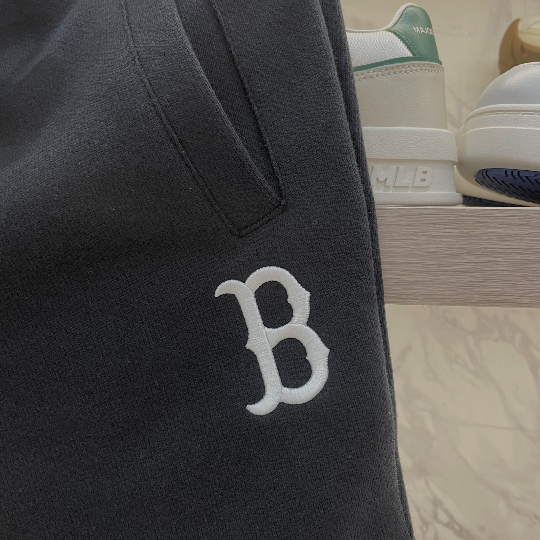 2265 - HÀNG CHÍNH HÃNG - QUẦN SHORT NEW ERA - ĐEN LOGO B THÊU - CODE 135746437