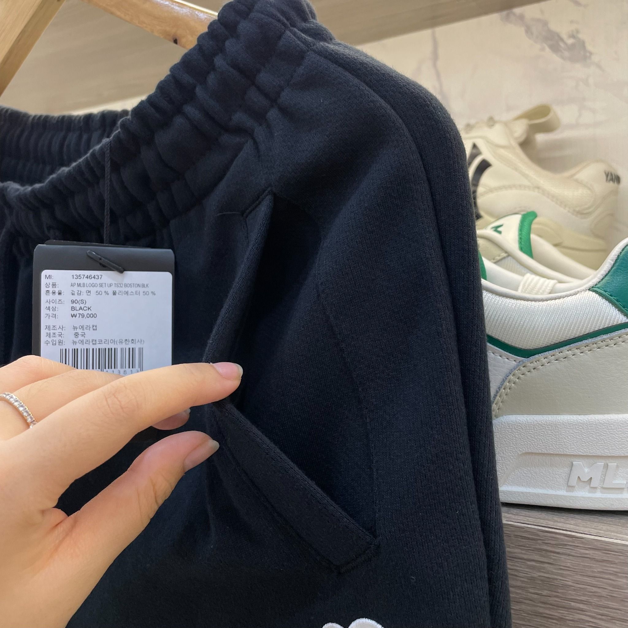 2265 - HÀNG CHÍNH HÃNG - QUẦN SHORT NEW ERA - ĐEN LOGO B THÊU - CODE 135746437