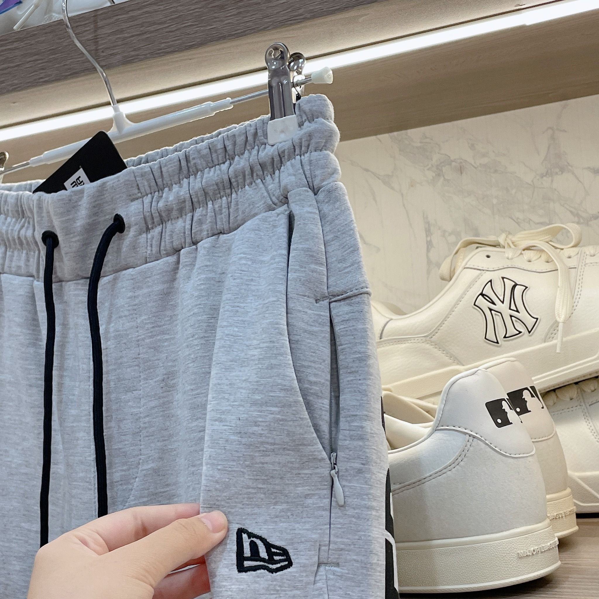 2277 - HÀNG CHÍNH HÃNG - QUẦN SHORT NEW ERA - KNIT XÁM