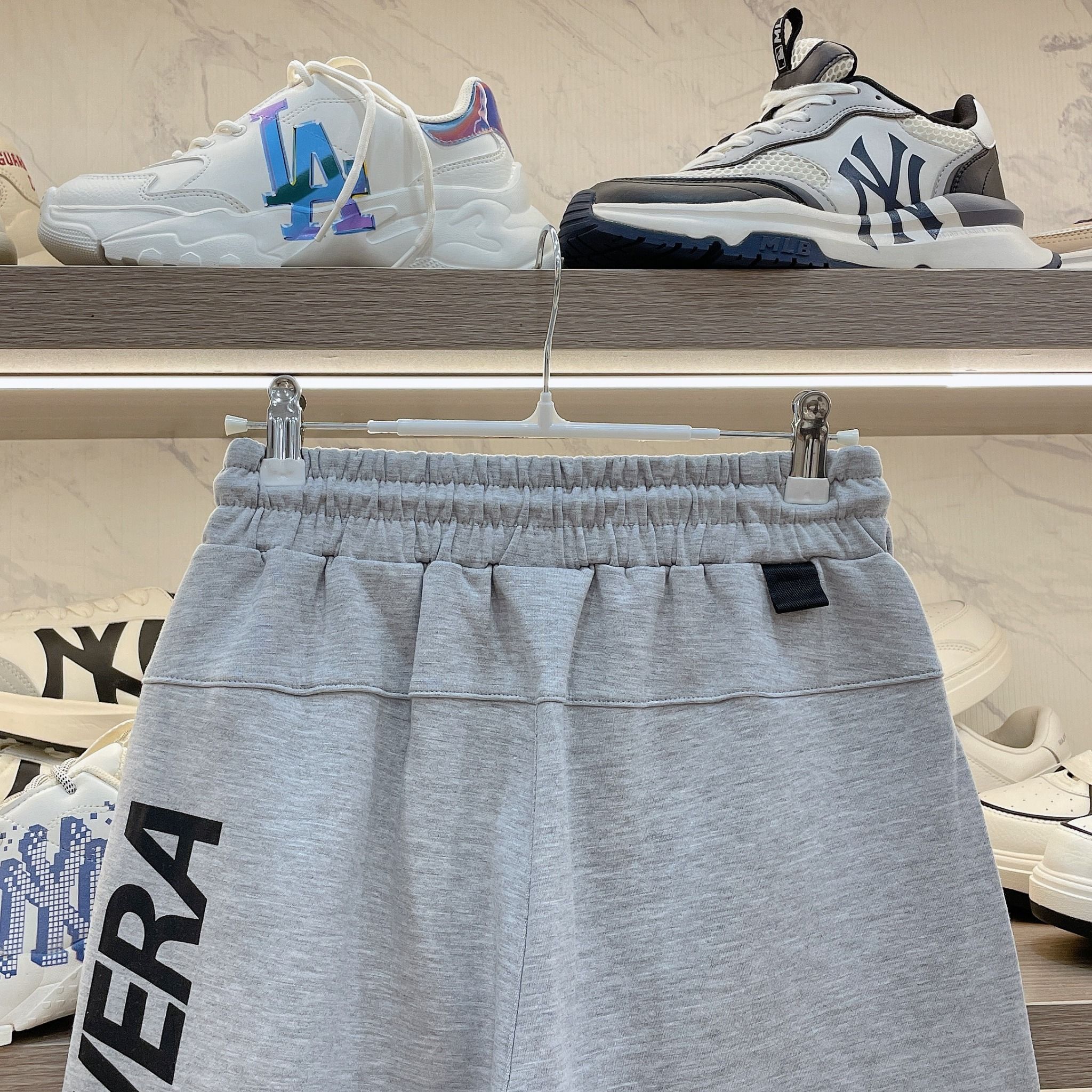 2277 - HÀNG CHÍNH HÃNG - QUẦN SHORT NEW ERA - KNIT XÁM