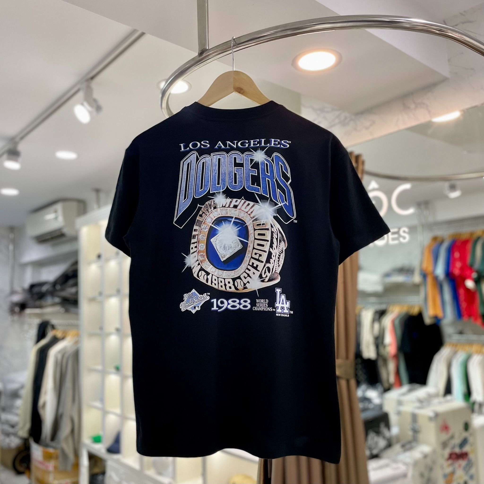 1068 - HÀNG CHÍNH HÃNG - ÁO THUN NEW ERA - LA CHAMPION RING - ĐEN - CODE 13527268