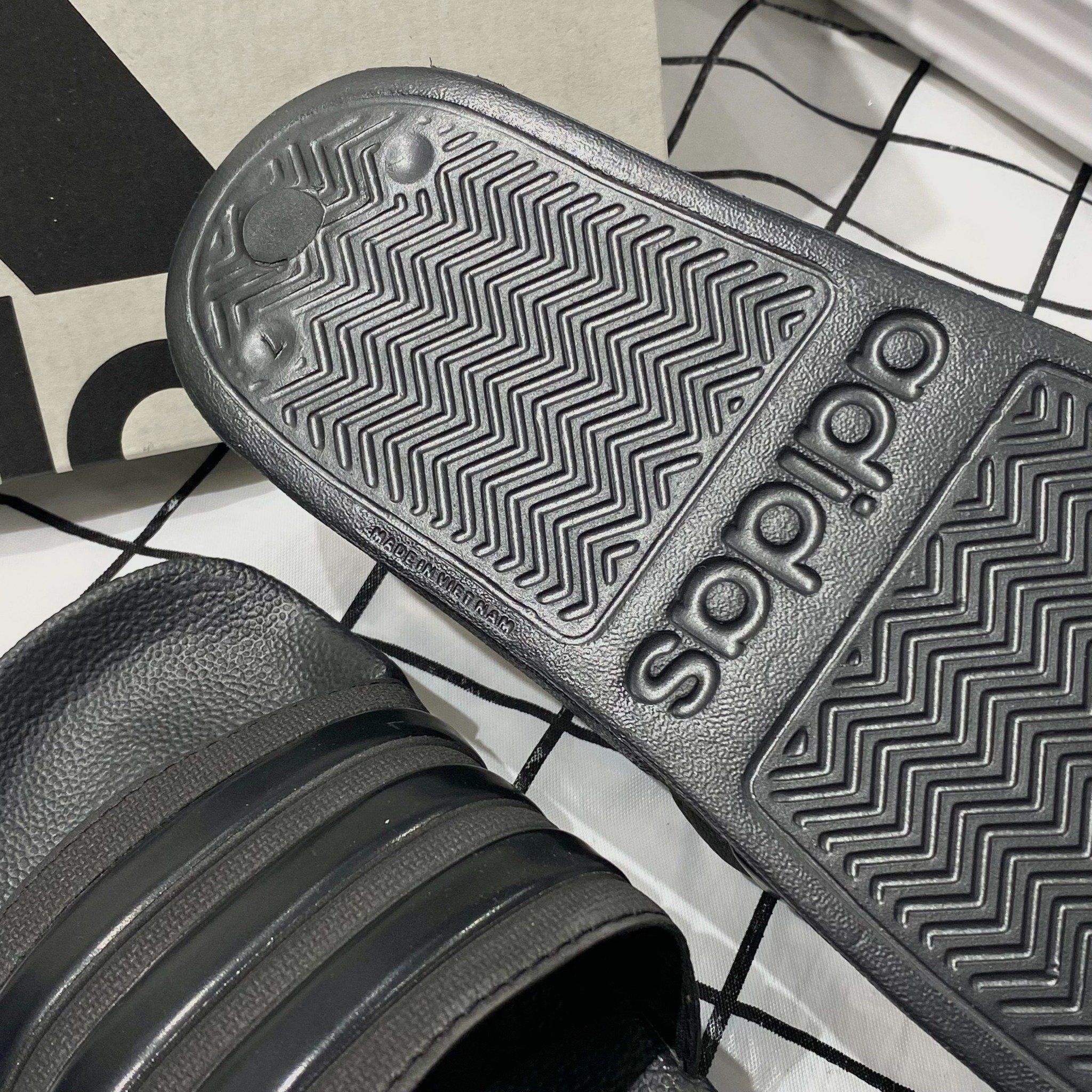 1082 - HÀNG CHÍNH HÃNG - DÉP ADIDAS LITE - TRIPLE BLACK - ĐEN FULL - Code: GZ1013