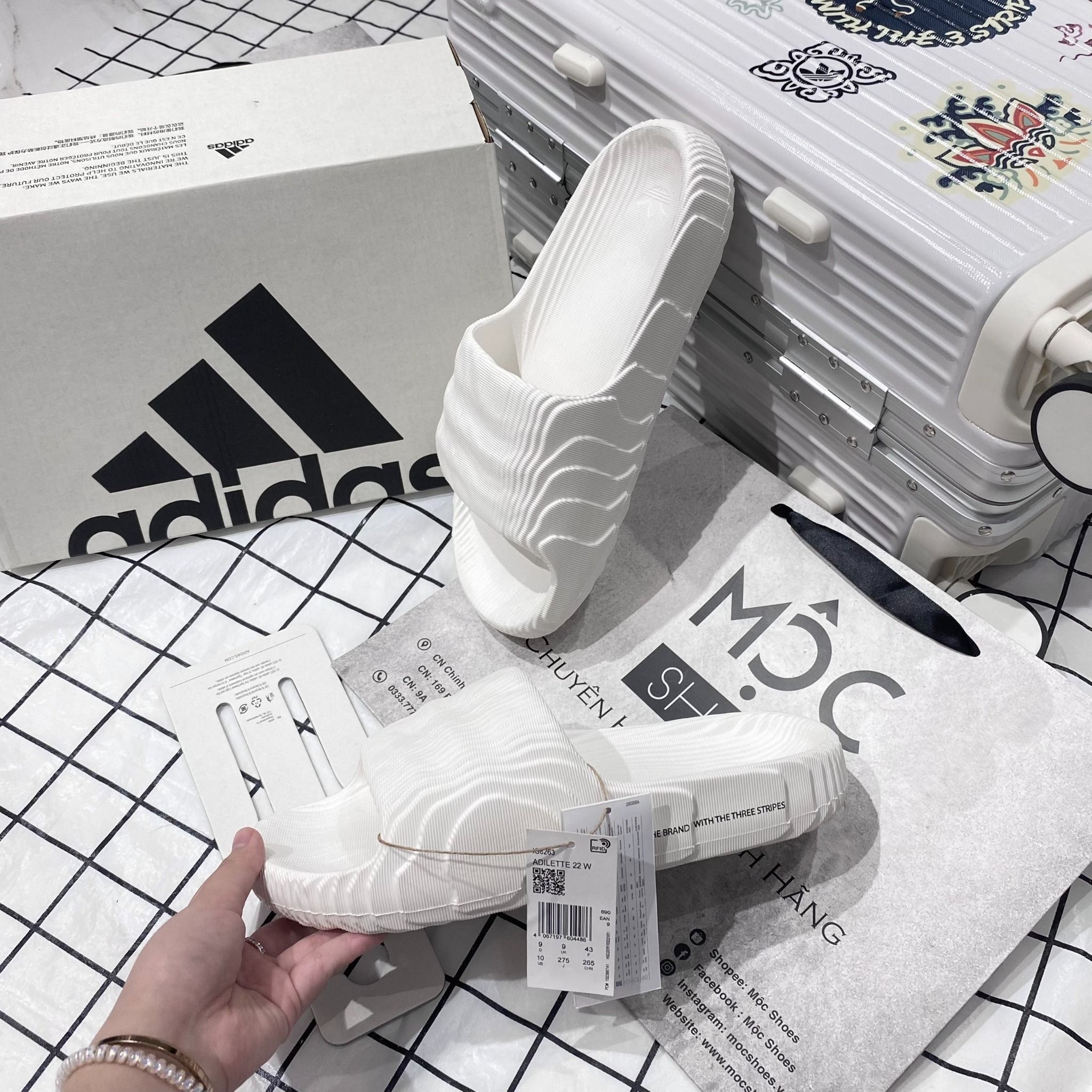 1104 - HÀNG CHÍNH HÃNG - DÉP ADIDAS 22 - BẬC THANG * MÀU TRẮNG * Code: HQ4672