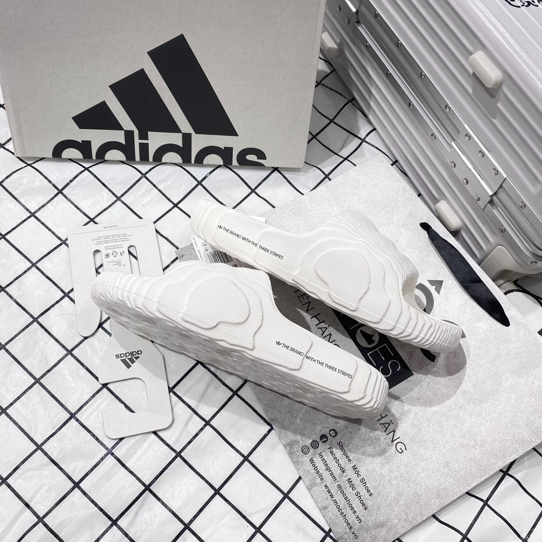 1104 - HÀNG CHÍNH HÃNG - DÉP ADIDAS 22 - BẬC THANG * MÀU TRẮNG * Code: HQ4672