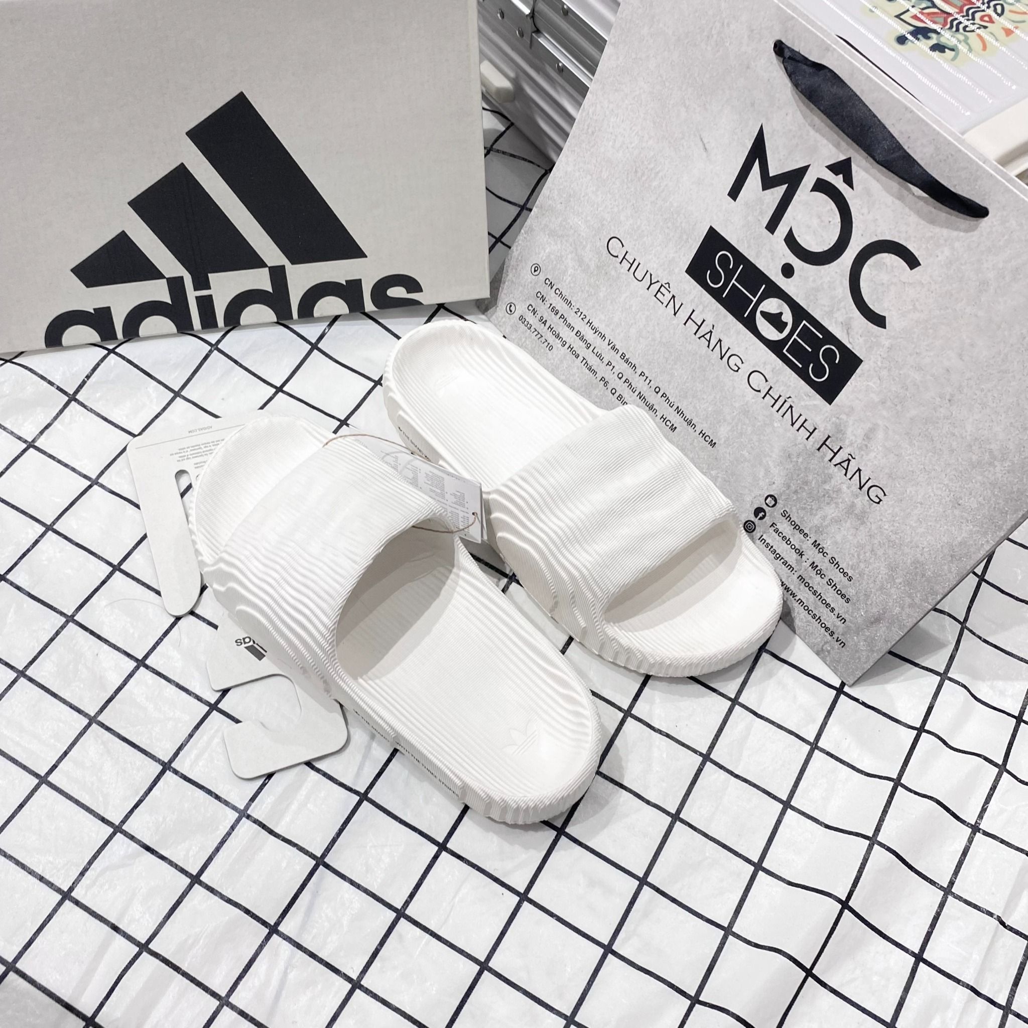 1104 - HÀNG CHÍNH HÃNG - DÉP ADIDAS 22 - BẬC THANG * MÀU TRẮNG * Code: HQ4672