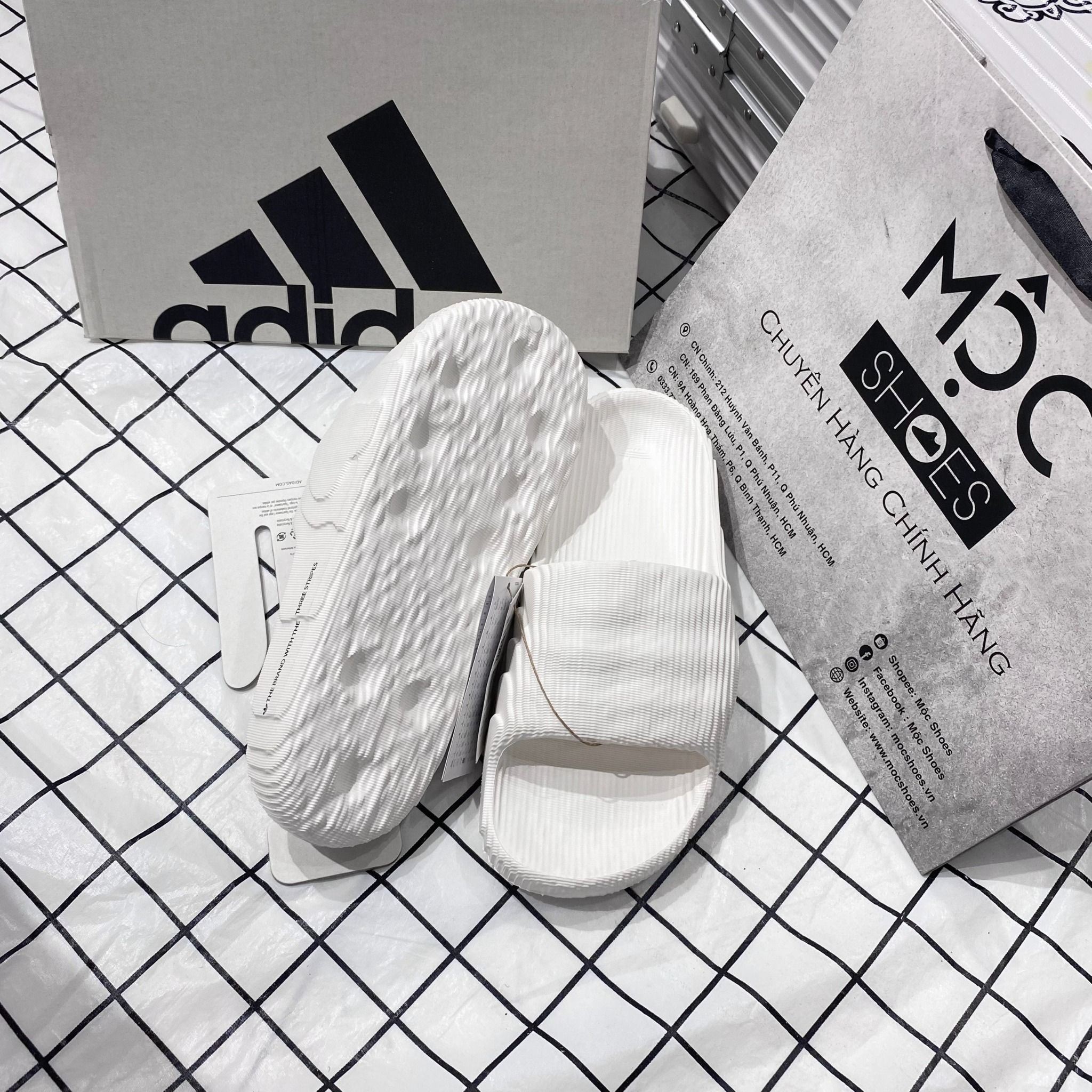 1104 - HÀNG CHÍNH HÃNG - DÉP ADIDAS 22 - BẬC THANG * MÀU TRẮNG * Code: HQ4672