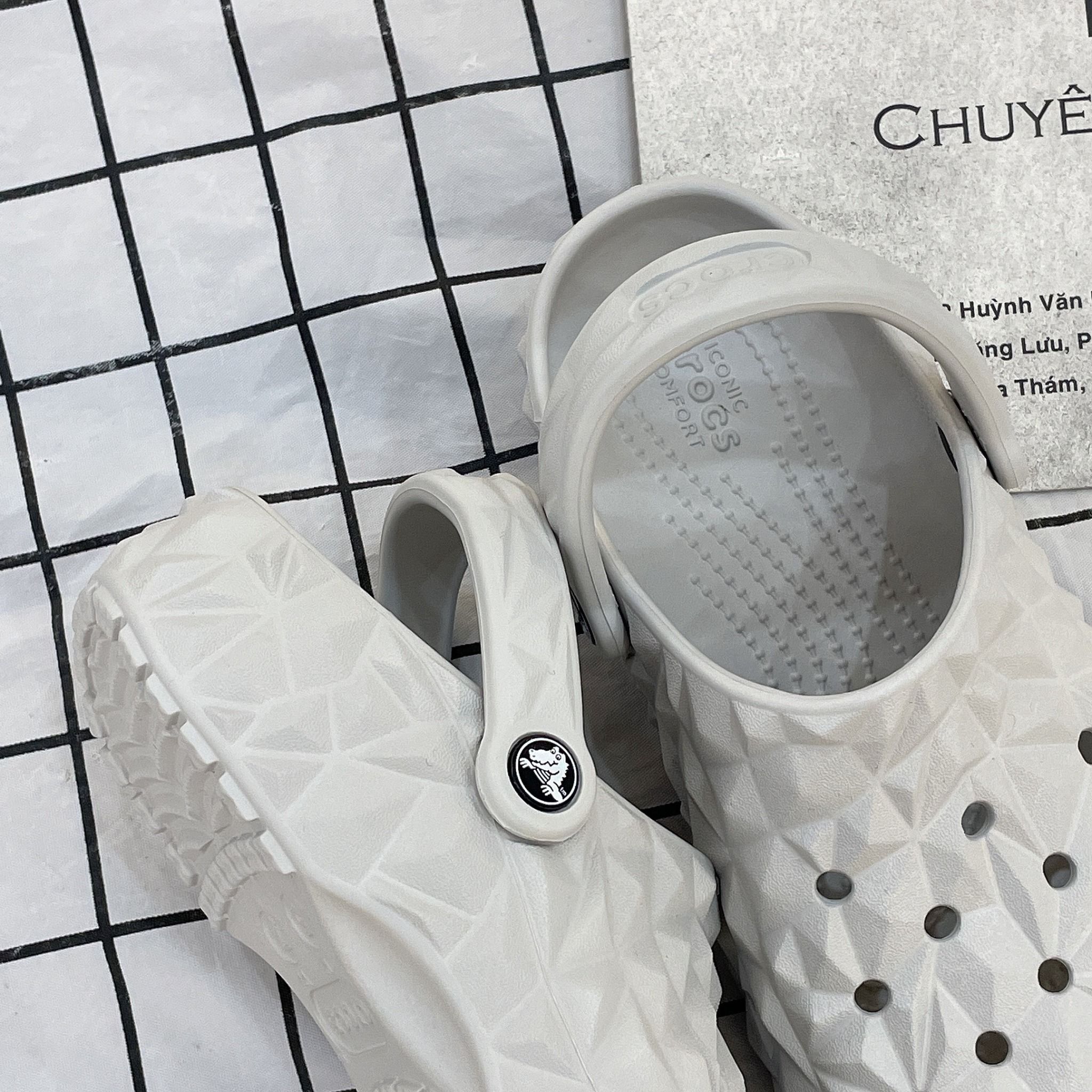 2316 - HÀNG CHÍNH HÃNG - GIÀY CLOG UNISEX CROCS BAYA CRYSTAL - GREY