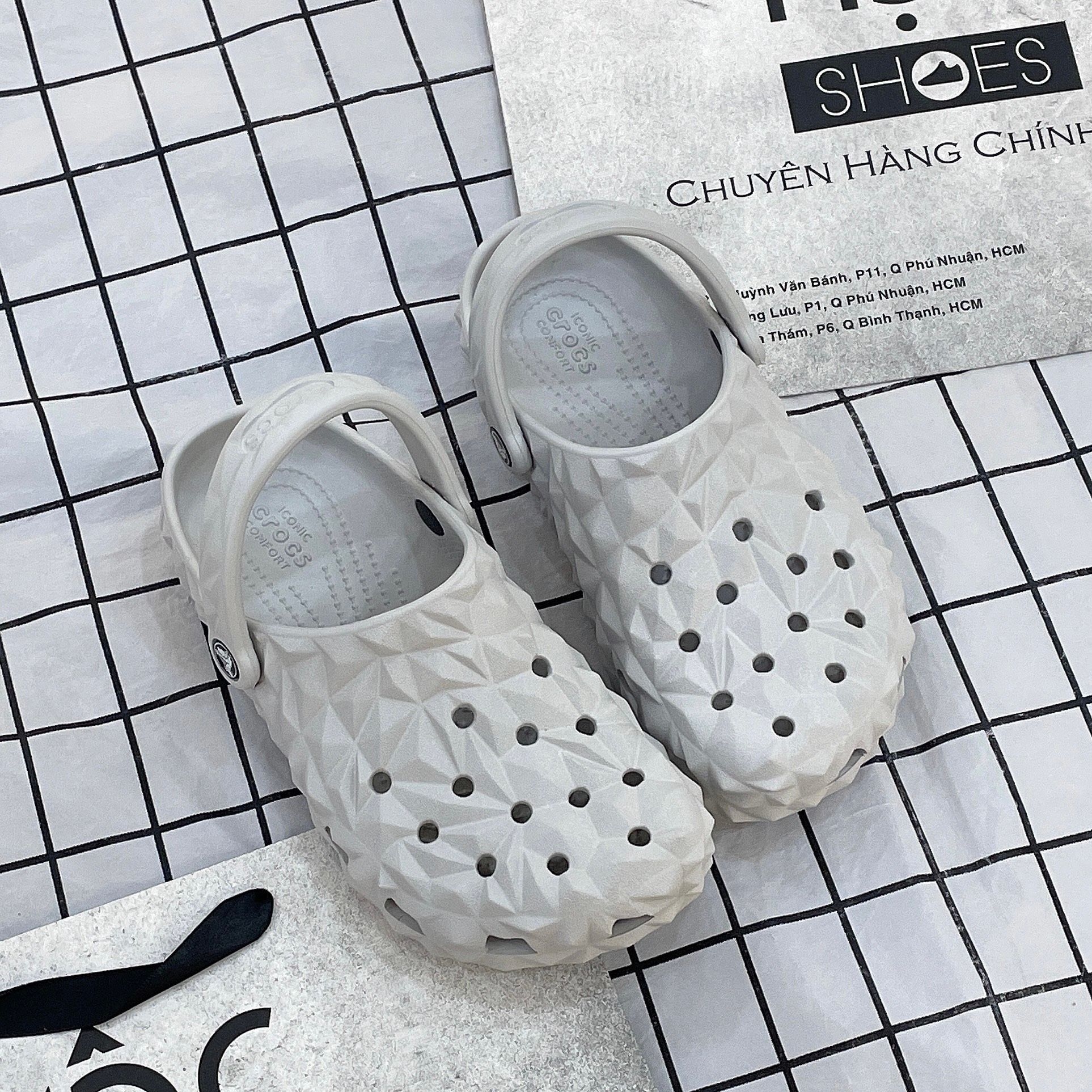2316 - HÀNG CHÍNH HÃNG - GIÀY CLOG UNISEX CROCS BAYA CRYSTAL - GREY