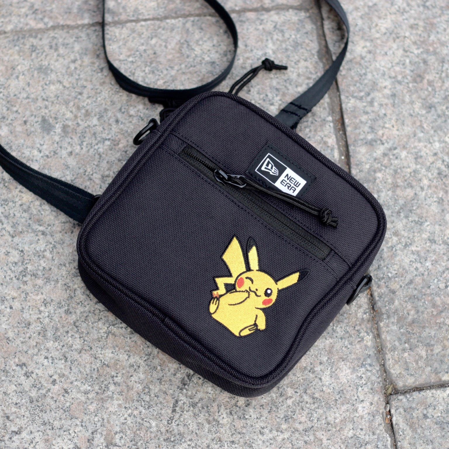 2324 - HÀNG CHÍNH HÃNG - TÚI NEW ERA - PIKACHU - VUÔNG ĐEN - CODE 14124524