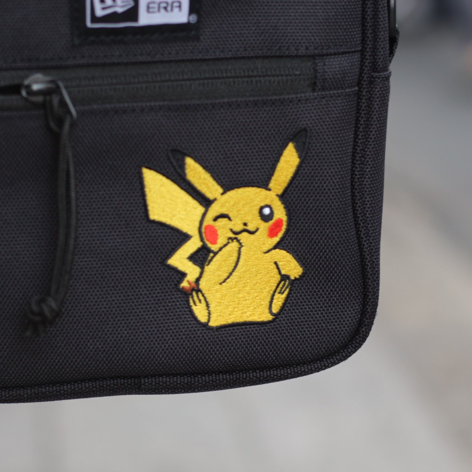 2324 - HÀNG CHÍNH HÃNG - TÚI NEW ERA - PIKACHU - VUÔNG ĐEN - CODE 14124524