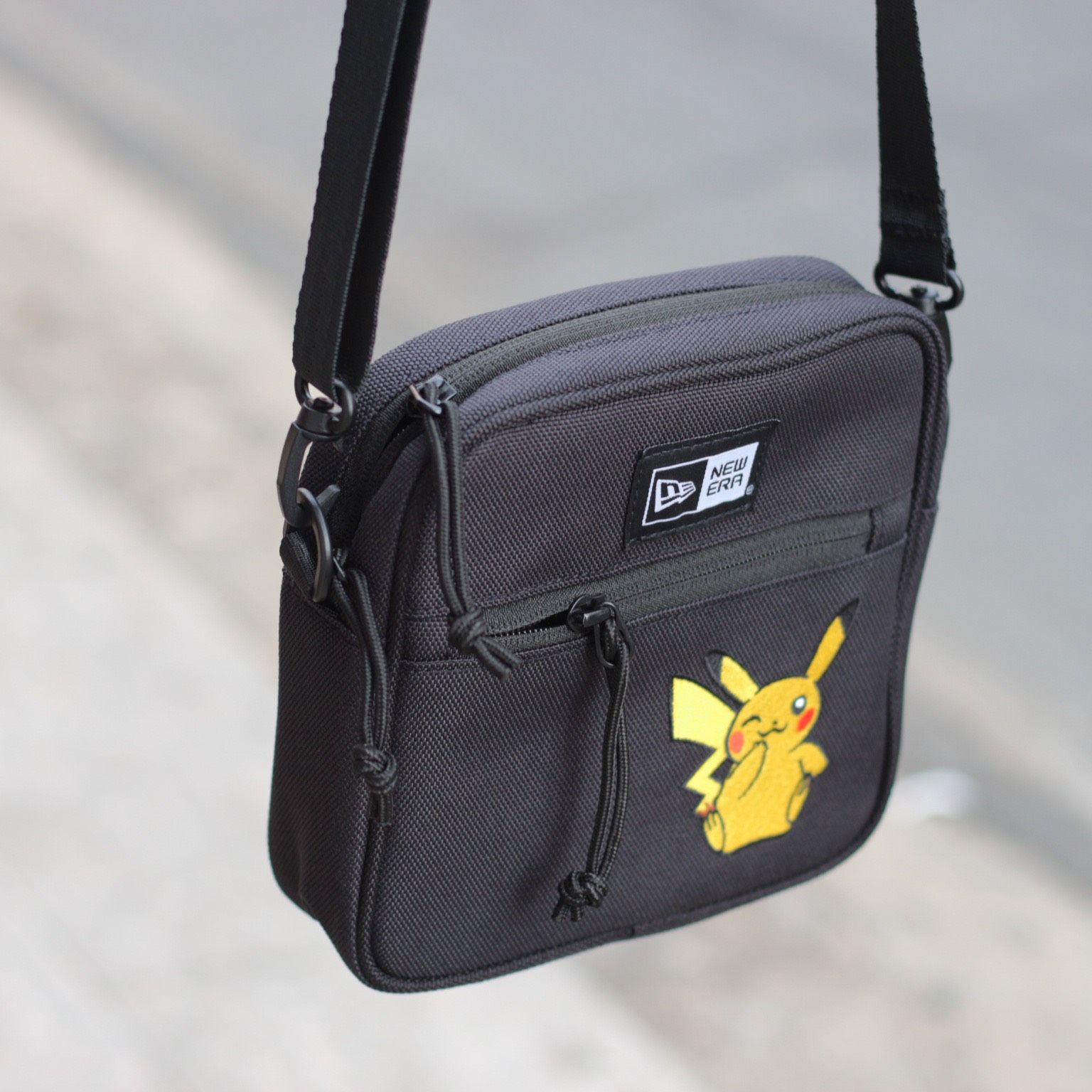 2324 - HÀNG CHÍNH HÃNG - TÚI NEW ERA - PIKACHU - VUÔNG ĐEN - CODE 14124524
