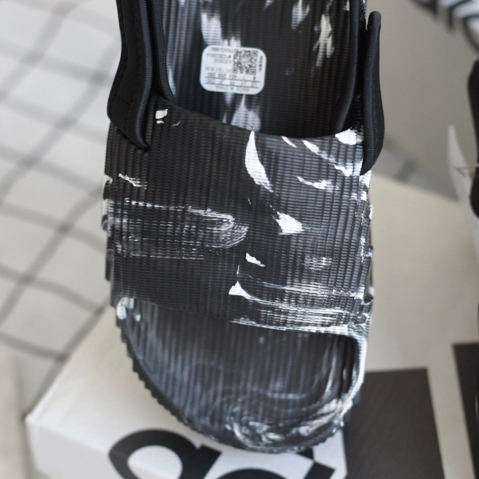 2342 - HÀNG CHÍNH HÃNG - DÉP ADIDAS 22 XLG - ĐEN LOANG TRẮNG