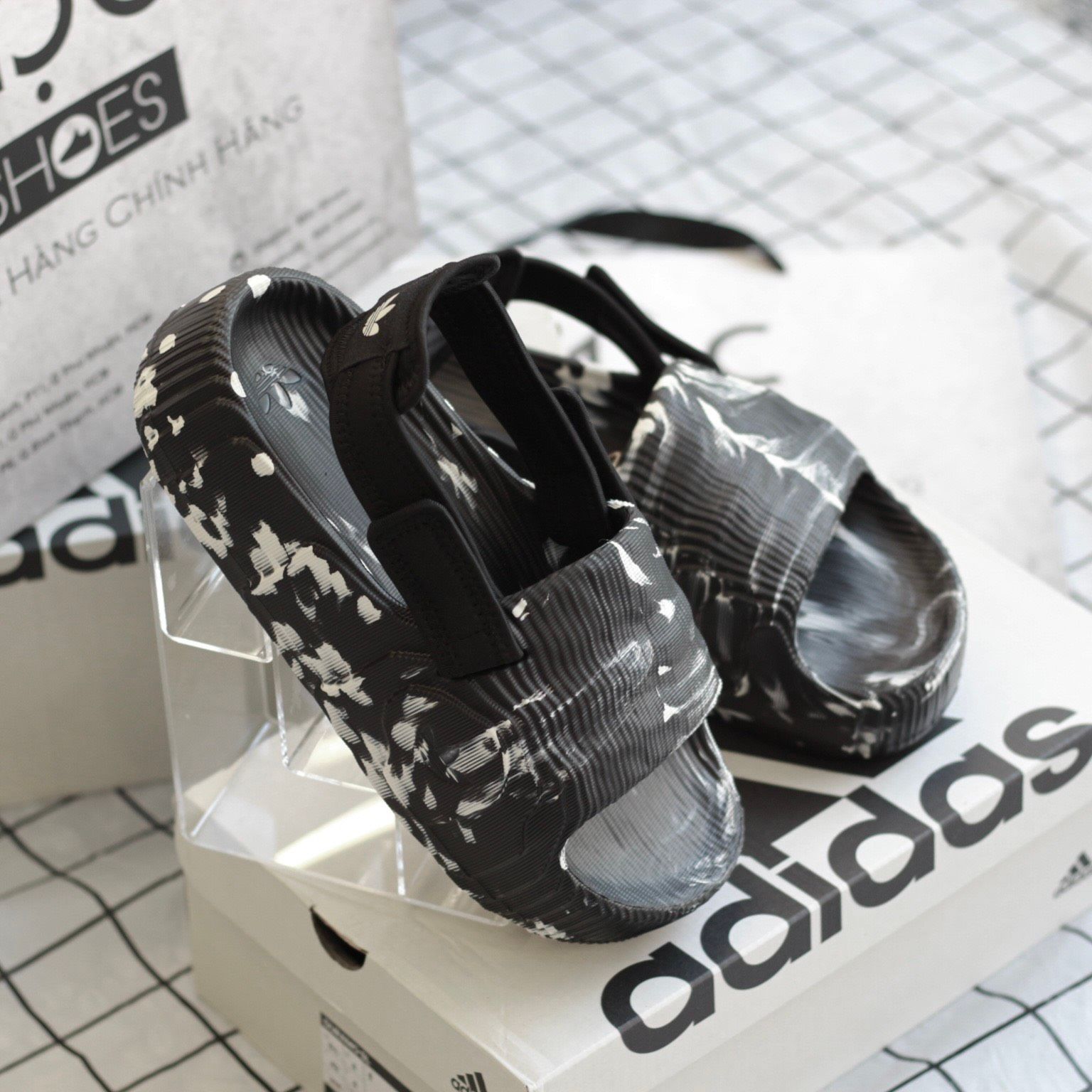 2342 - HÀNG CHÍNH HÃNG - DÉP ADIDAS 22 XLG - ĐEN LOANG TRẮNG