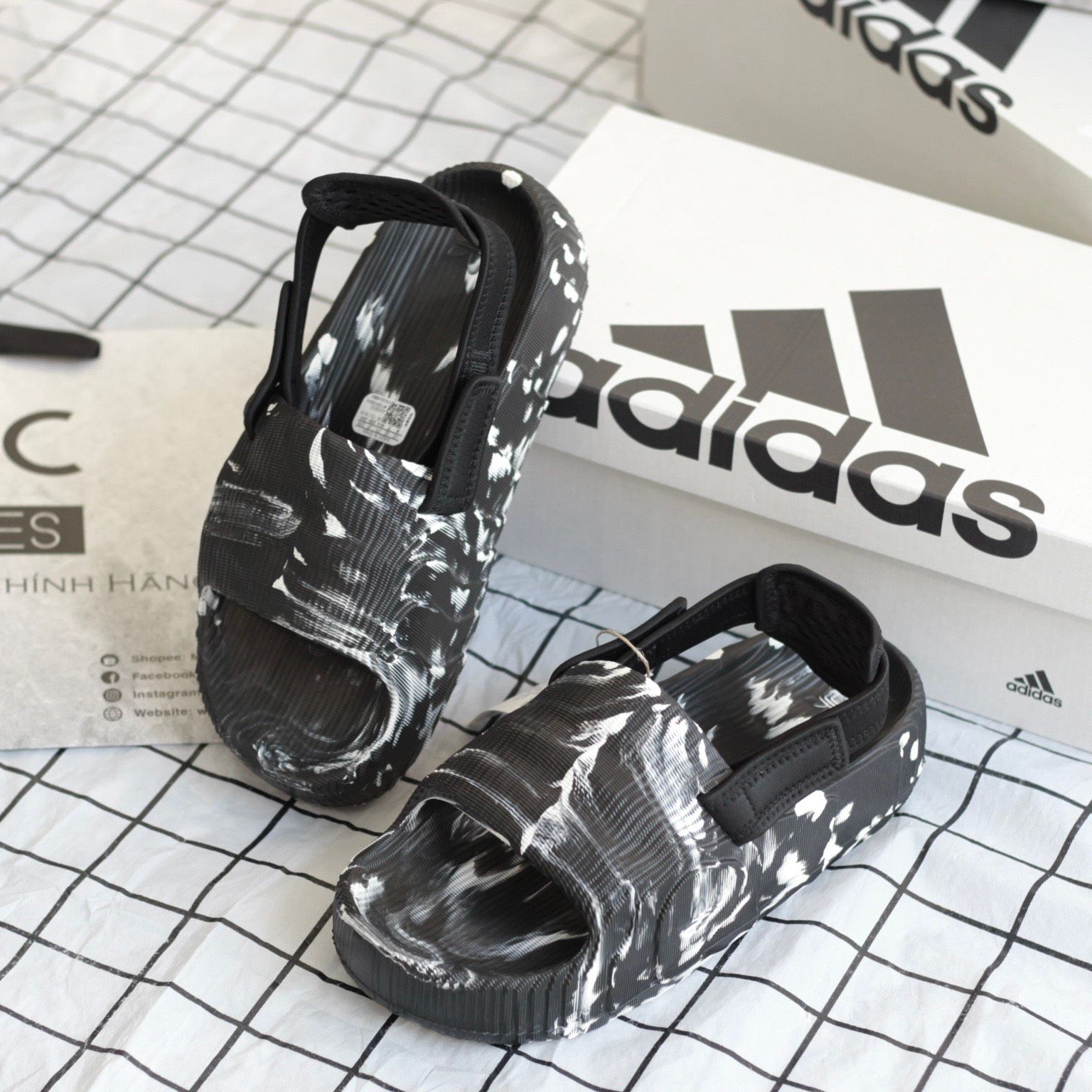 2342 - HÀNG CHÍNH HÃNG - DÉP ADIDAS 22 XLG - ĐEN LOANG TRẮNG