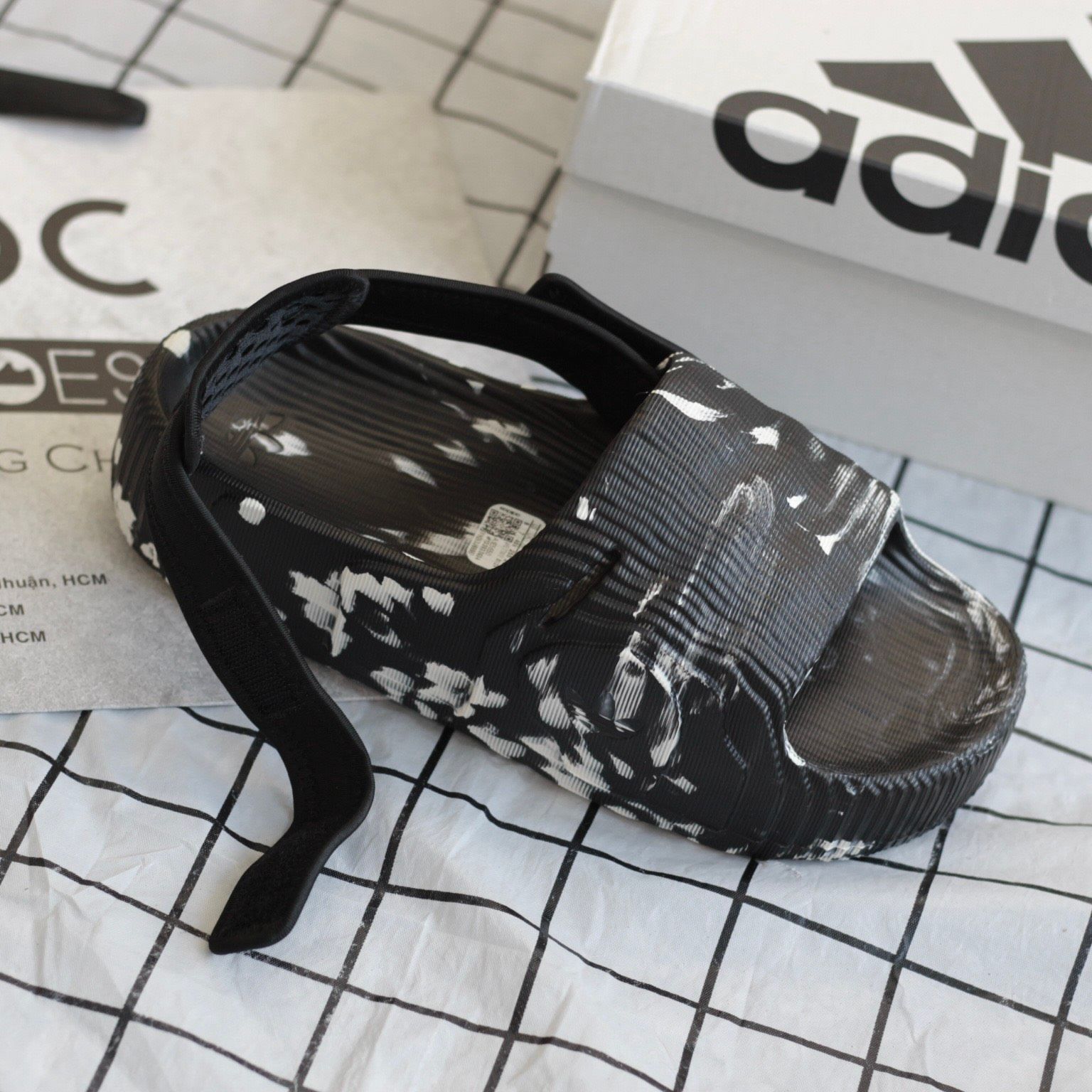 2342 - HÀNG CHÍNH HÃNG - DÉP ADIDAS 22 XLG - ĐEN LOANG TRẮNG